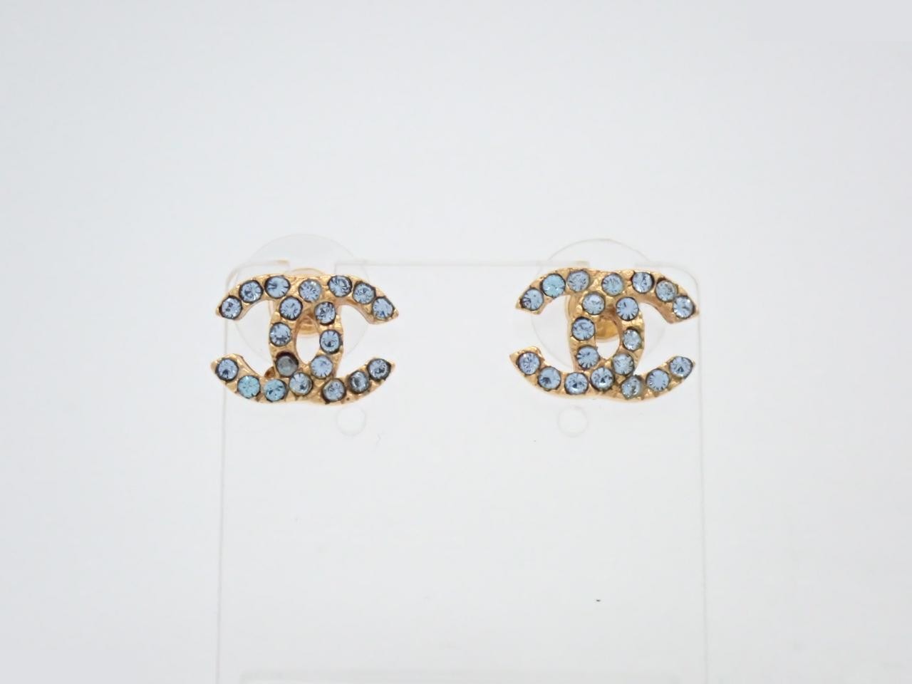 earrings, model 01P, blue stone, Coco Mark design, gold, 1.5cm wide.
