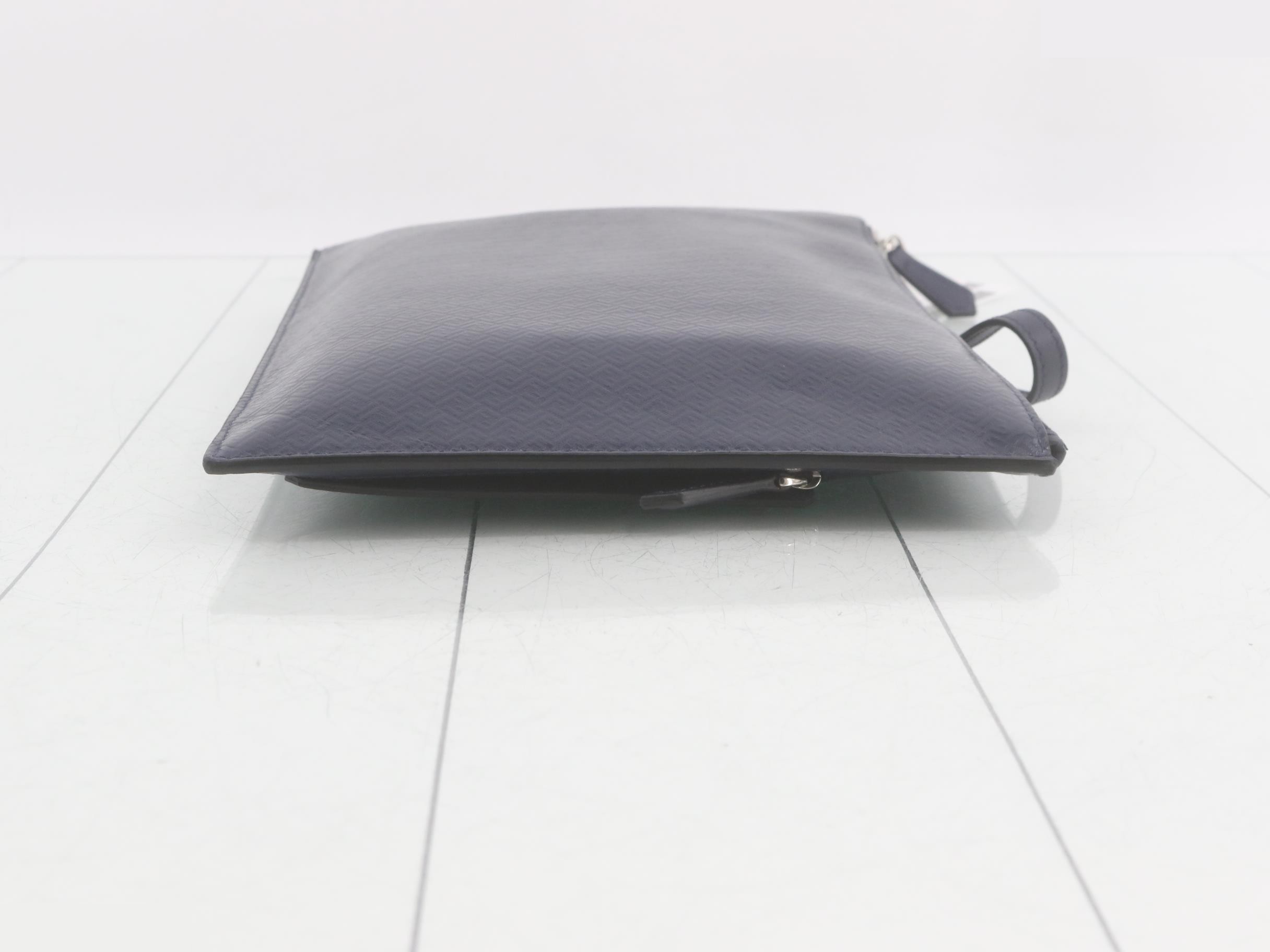 clutch — view 3