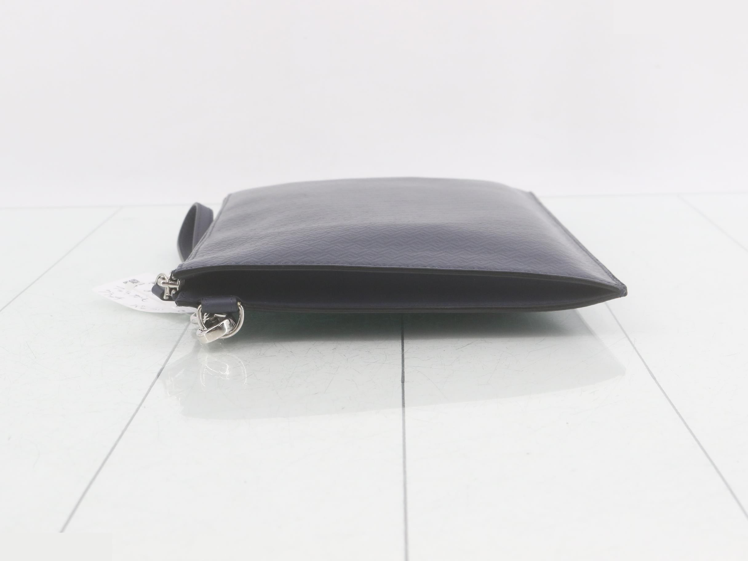 clutch — view 4