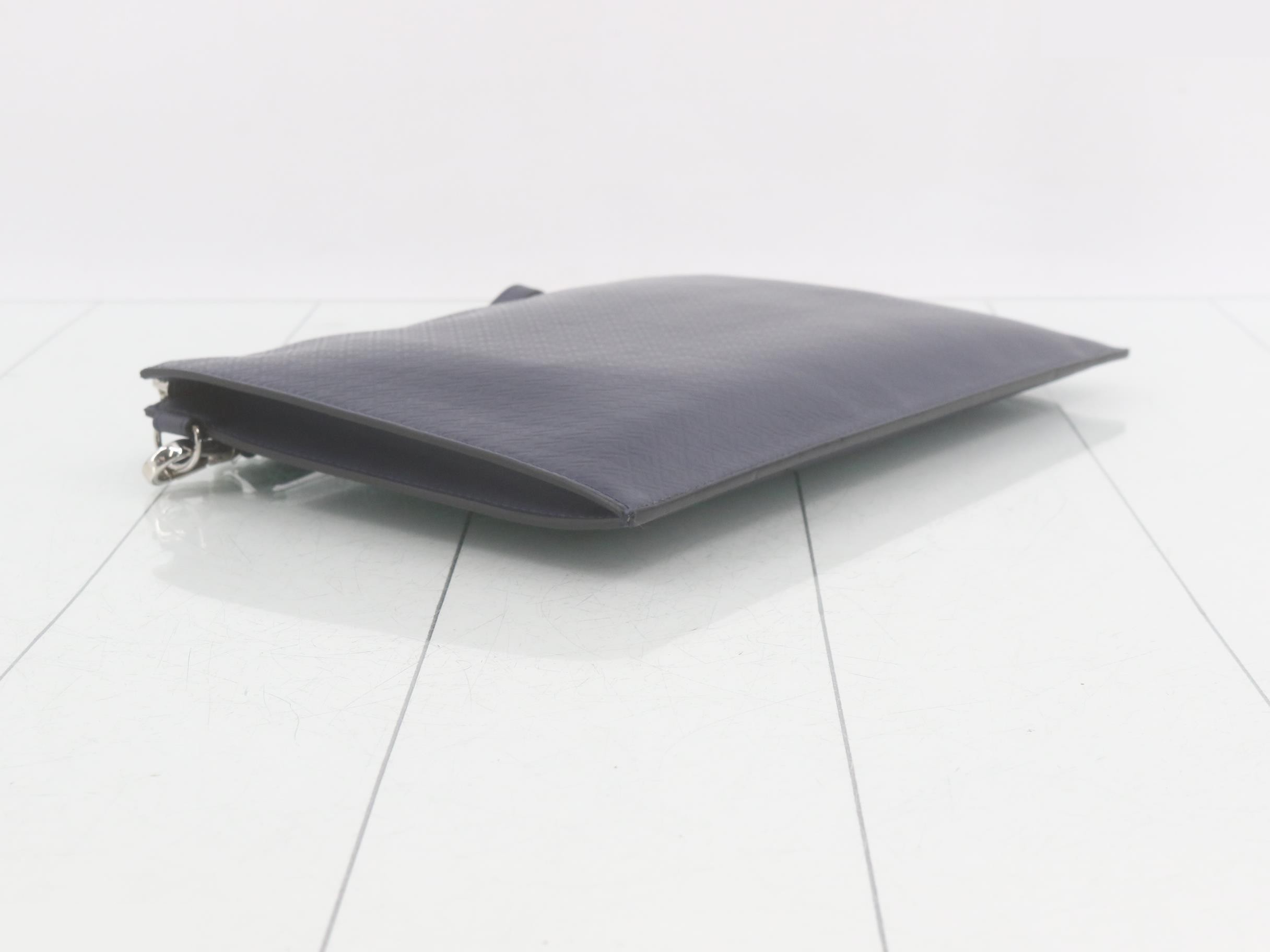 clutch — view 5