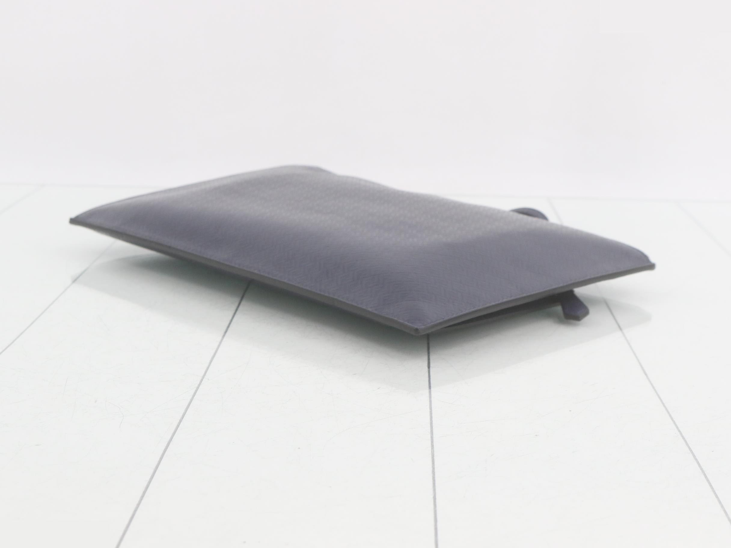 clutch — view 6