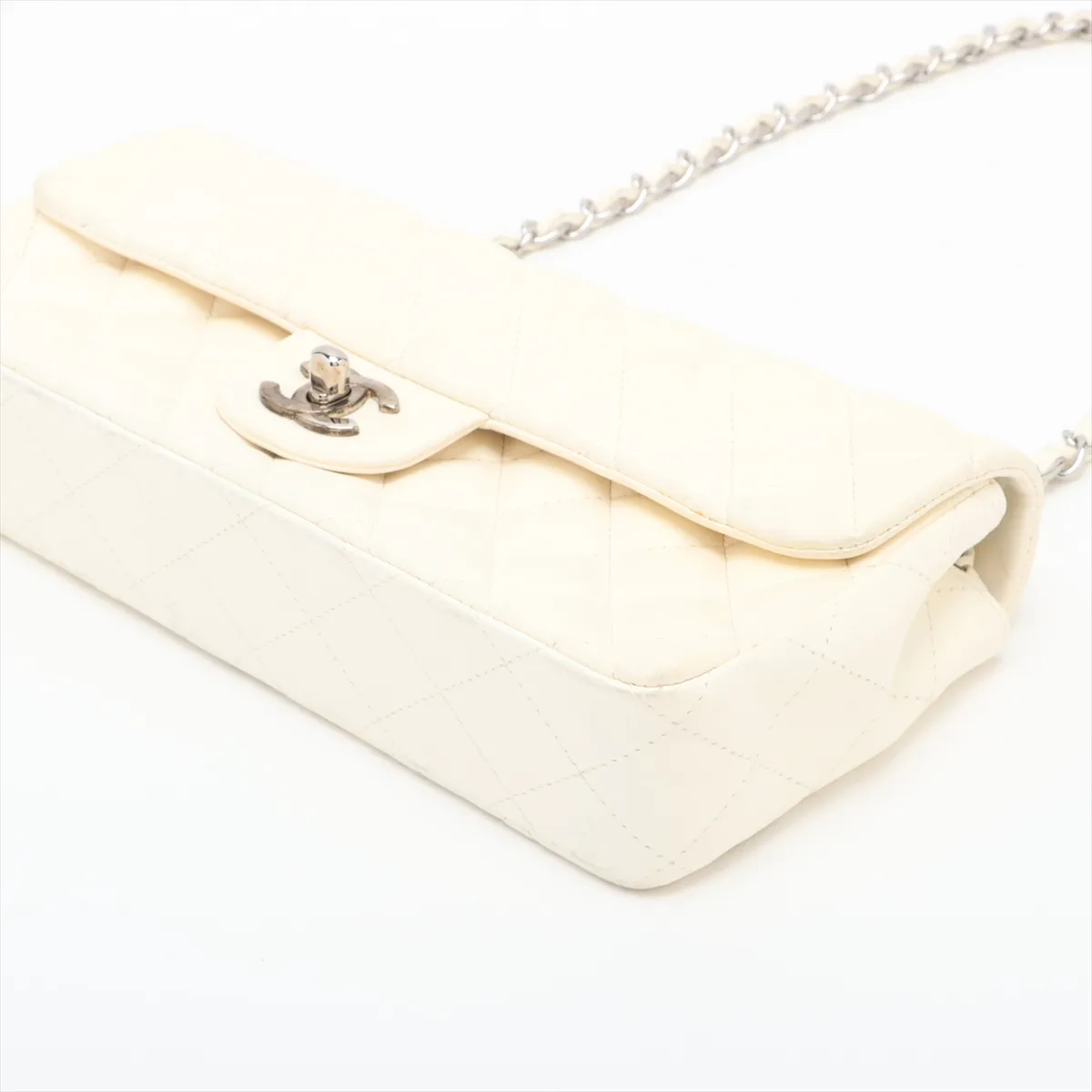 Matelasse Lambskin Single Flap Single Chain Bag White Silver Hardware 9994841 No. 9 External Parts Included — view 3