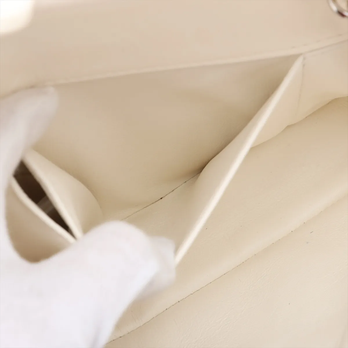 Matelasse Lambskin Single Flap Single Chain Bag White Silver Hardware 9994841 No. 9 External Parts Included — view 8