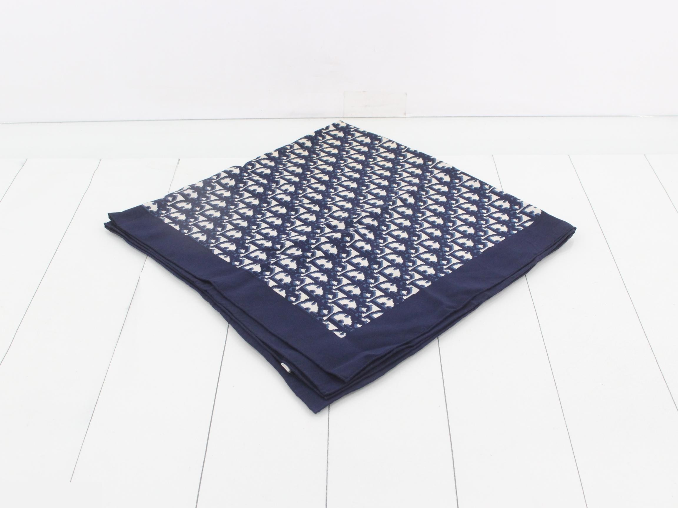 scarf — view 2