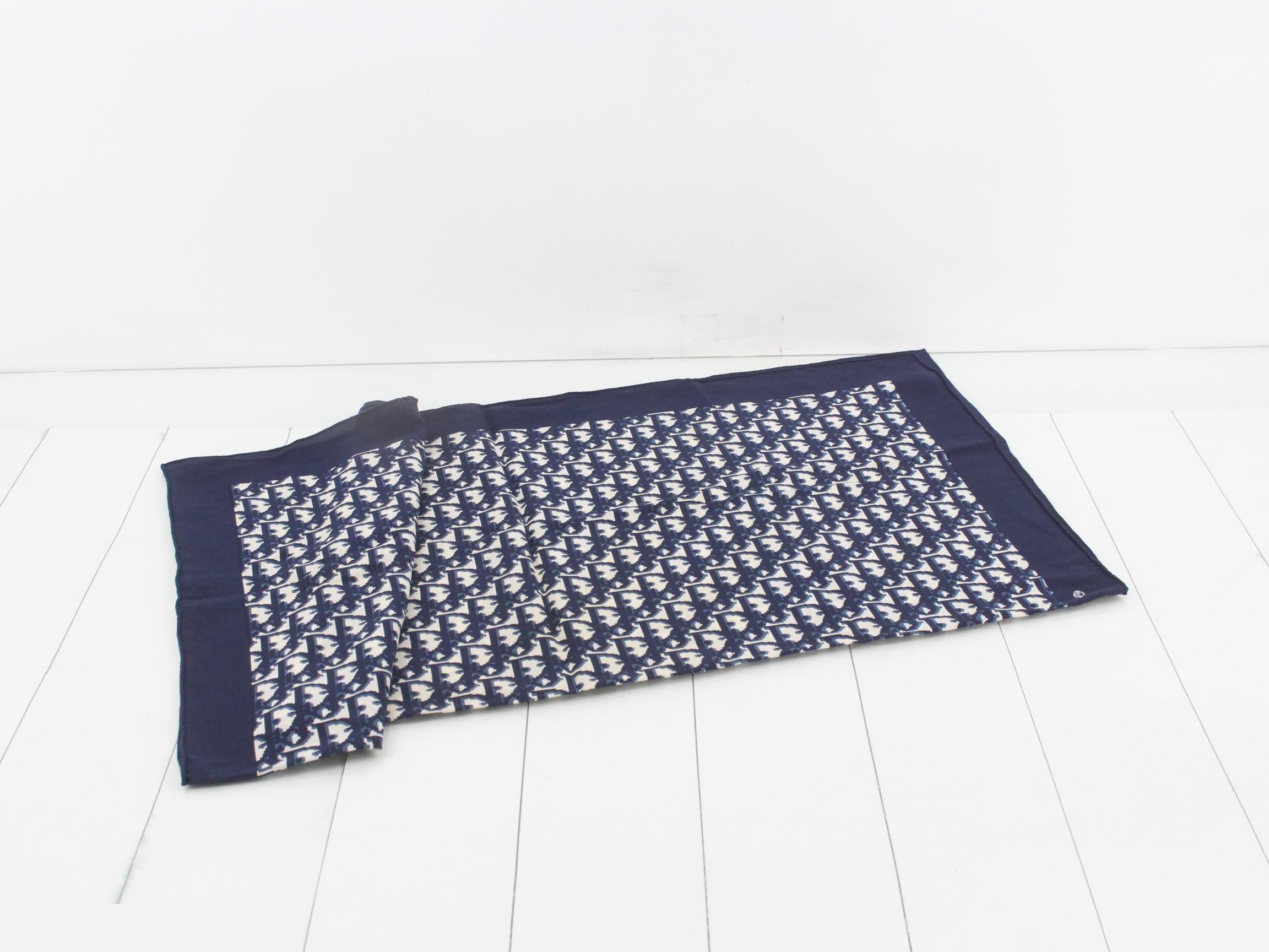 scarf — view 3
