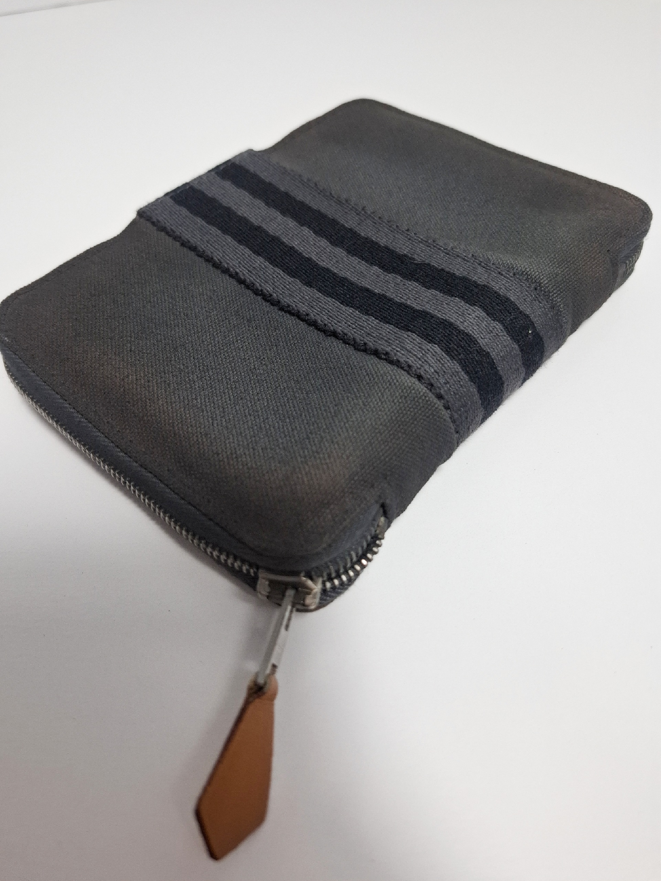 gray canvas wallet — view 4