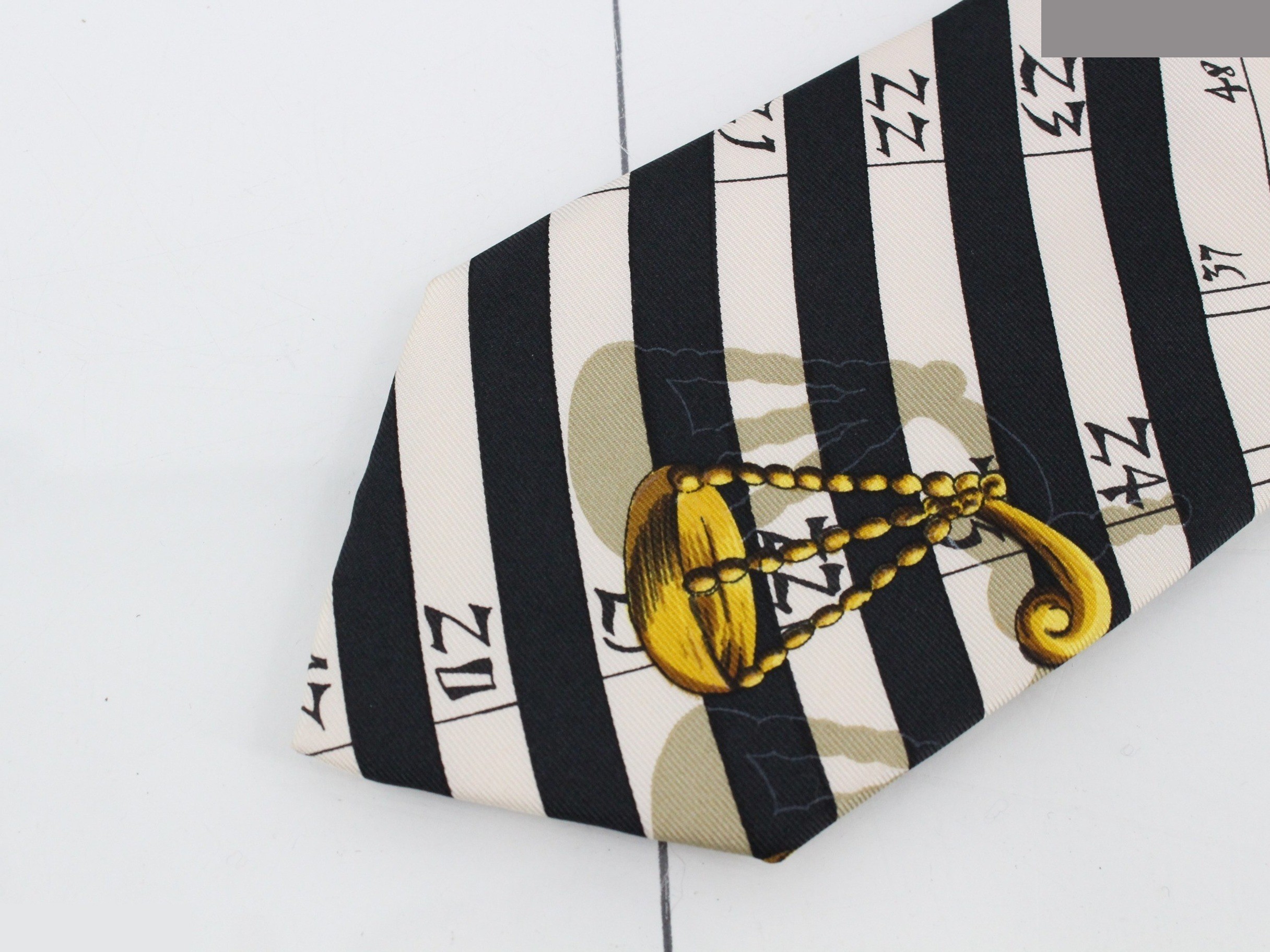 tie scale — view 3