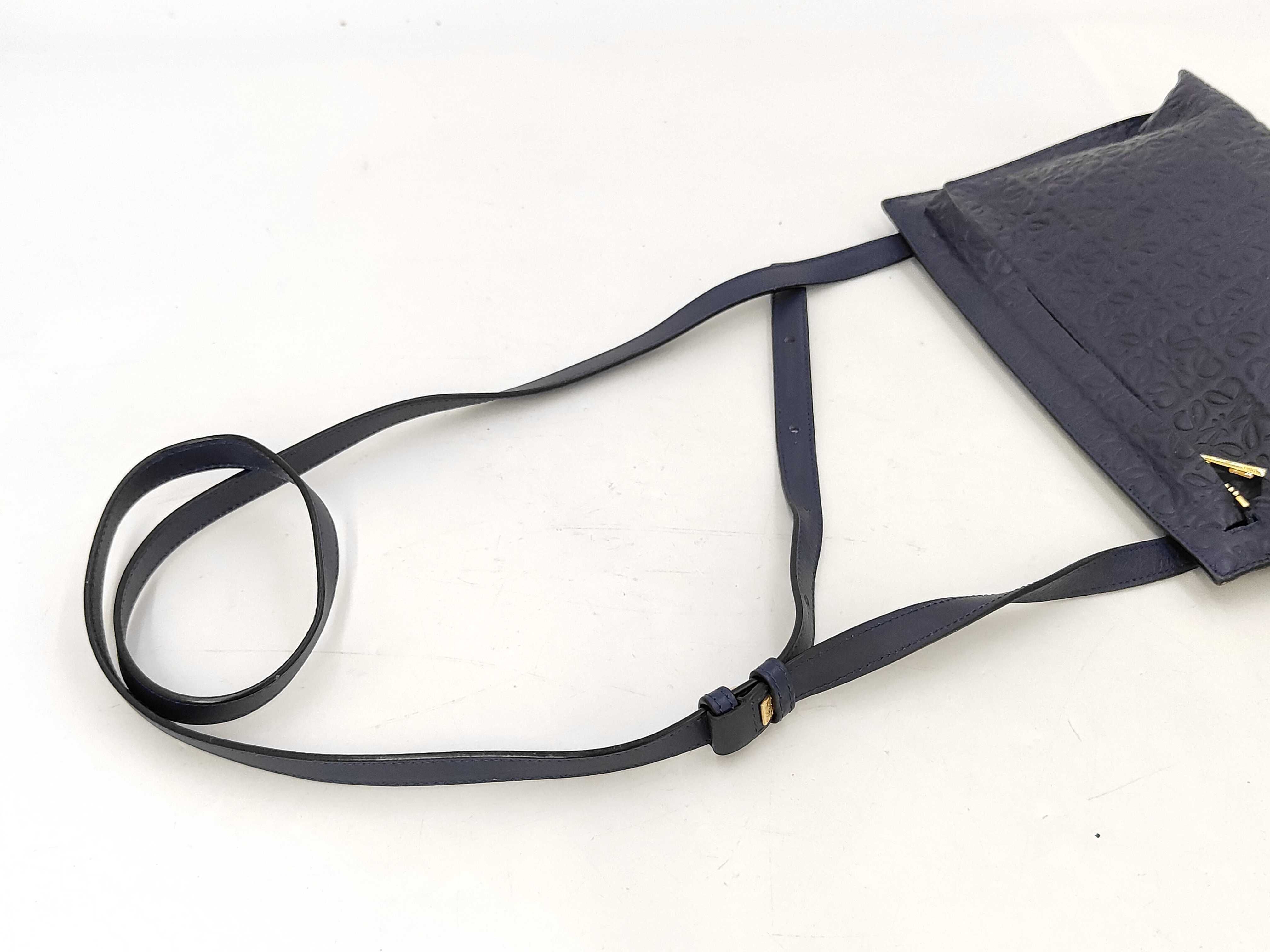 Repeat Anagram T Pouch Leather Shoulder Bag — view 5