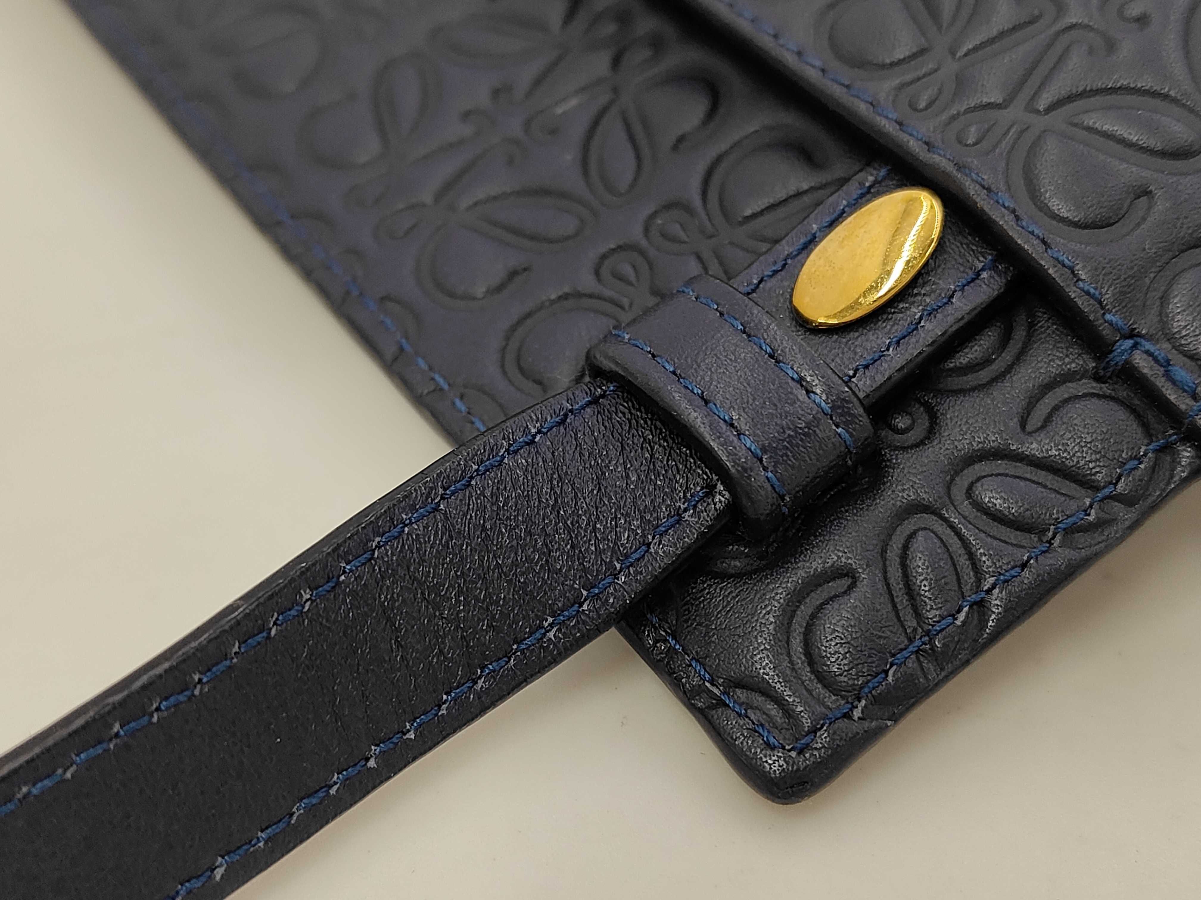 Repeat Anagram T Pouch Leather Shoulder Bag — view 7
