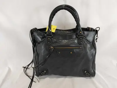 Classic Velo Medium 2-Way Handbag