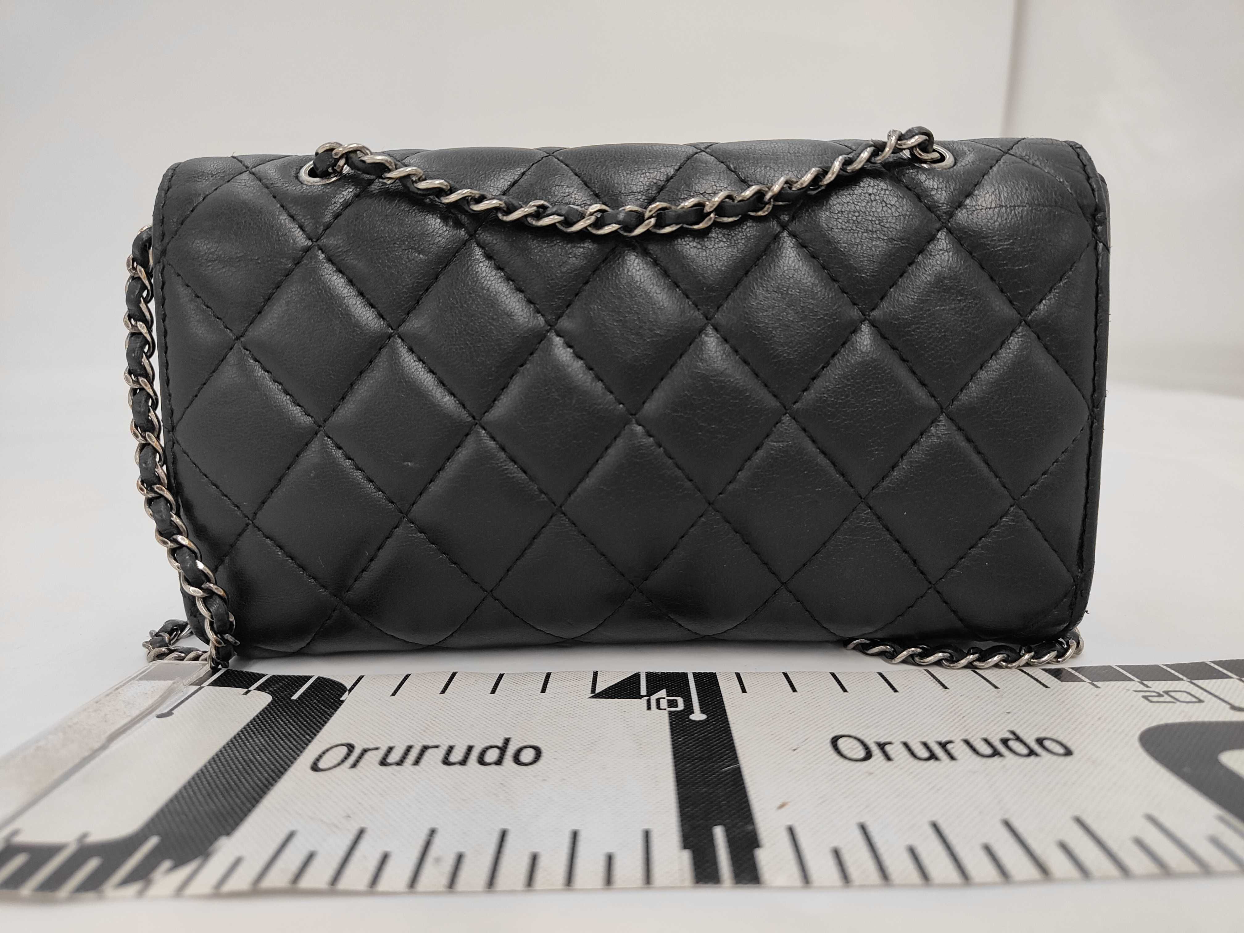 Matelassé Chain Shoulder Bag Wallet Leather Black Serial Number Shoulder Bag — view 2