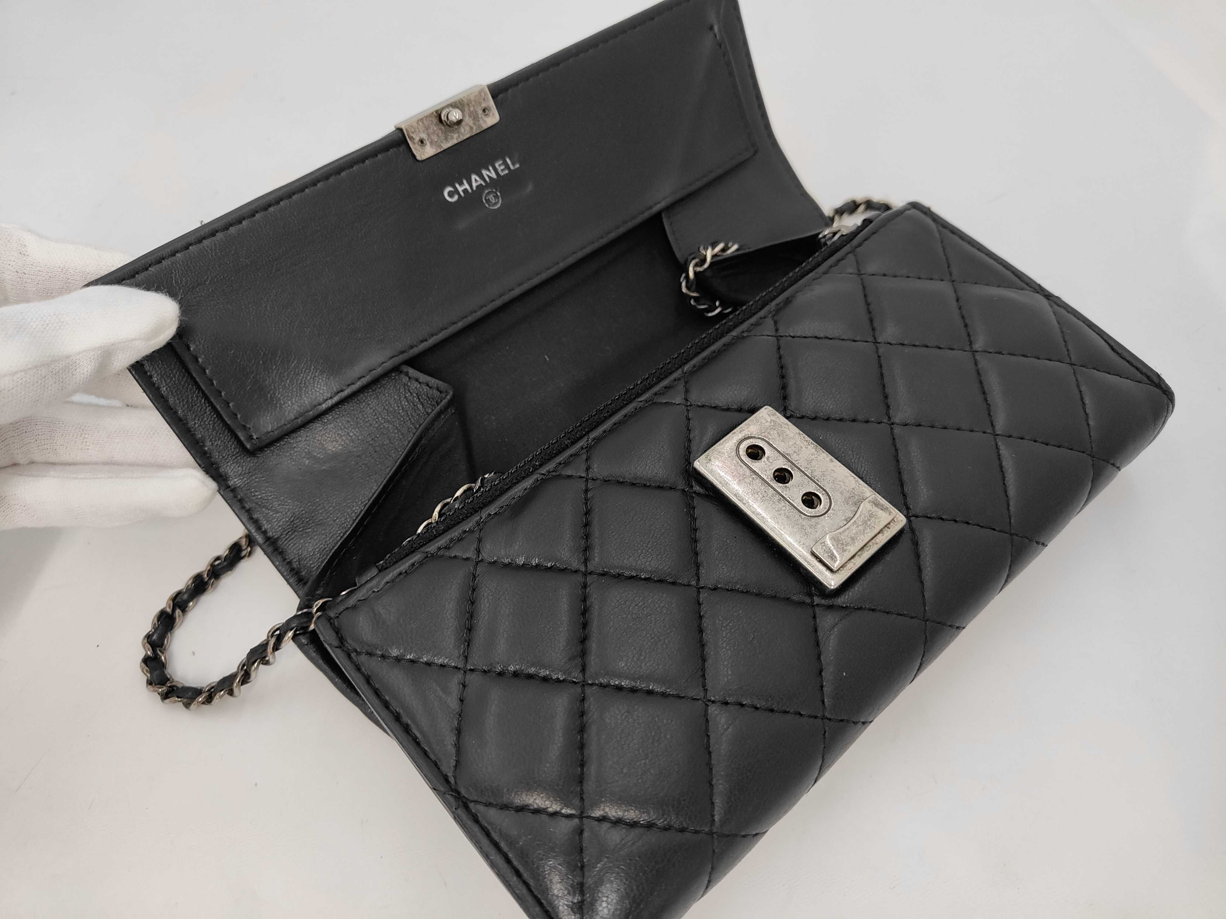 Matelassé Chain Shoulder Bag Wallet Leather Black Serial Number Shoulder Bag — view 8