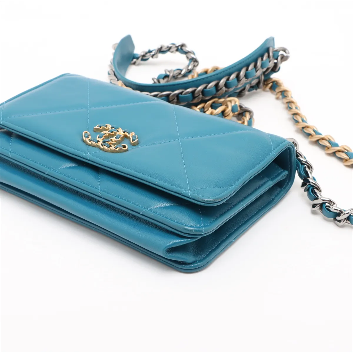 19 Lambskin Chain Wallet Blue Gold x Silver Hardware 28723293 No. 28 — view 3