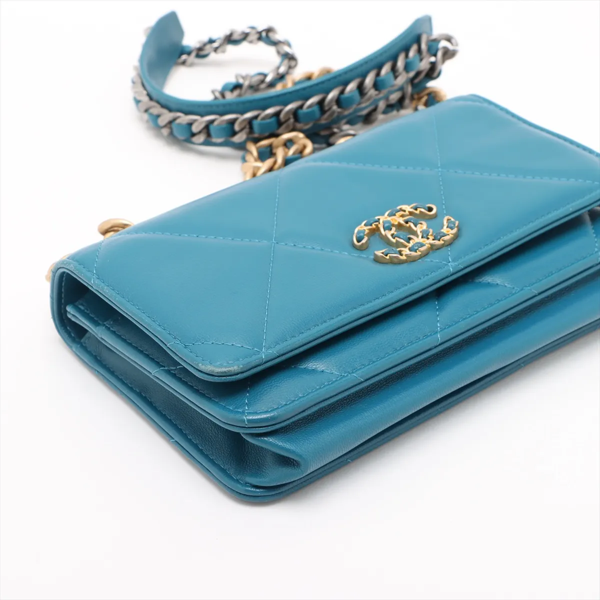 19 Lambskin Chain Wallet Blue Gold x Silver Hardware 28723293 No. 28 — view 4
