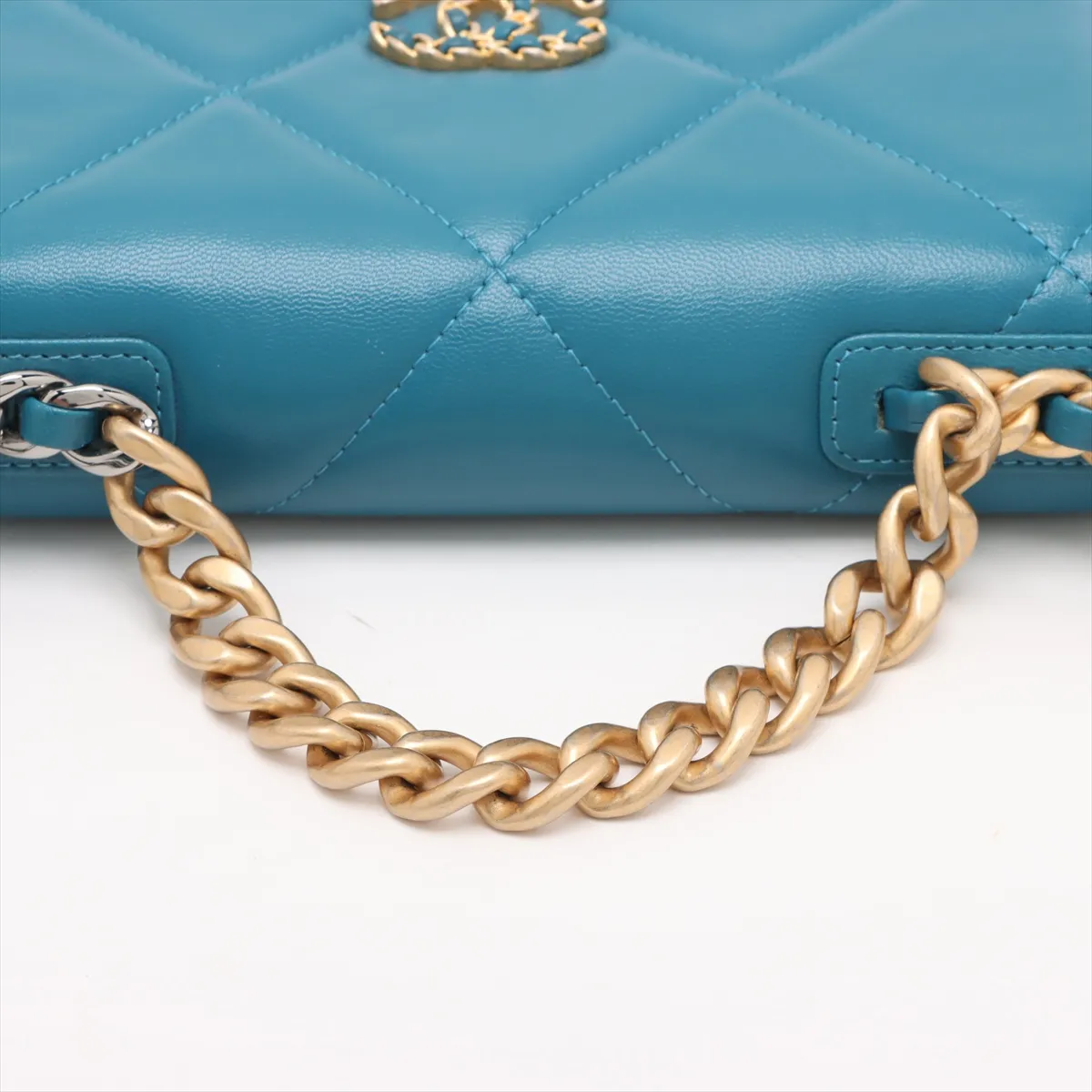 19 Lambskin Chain Wallet Blue Gold x Silver Hardware 28723293 No. 28 — view 5
