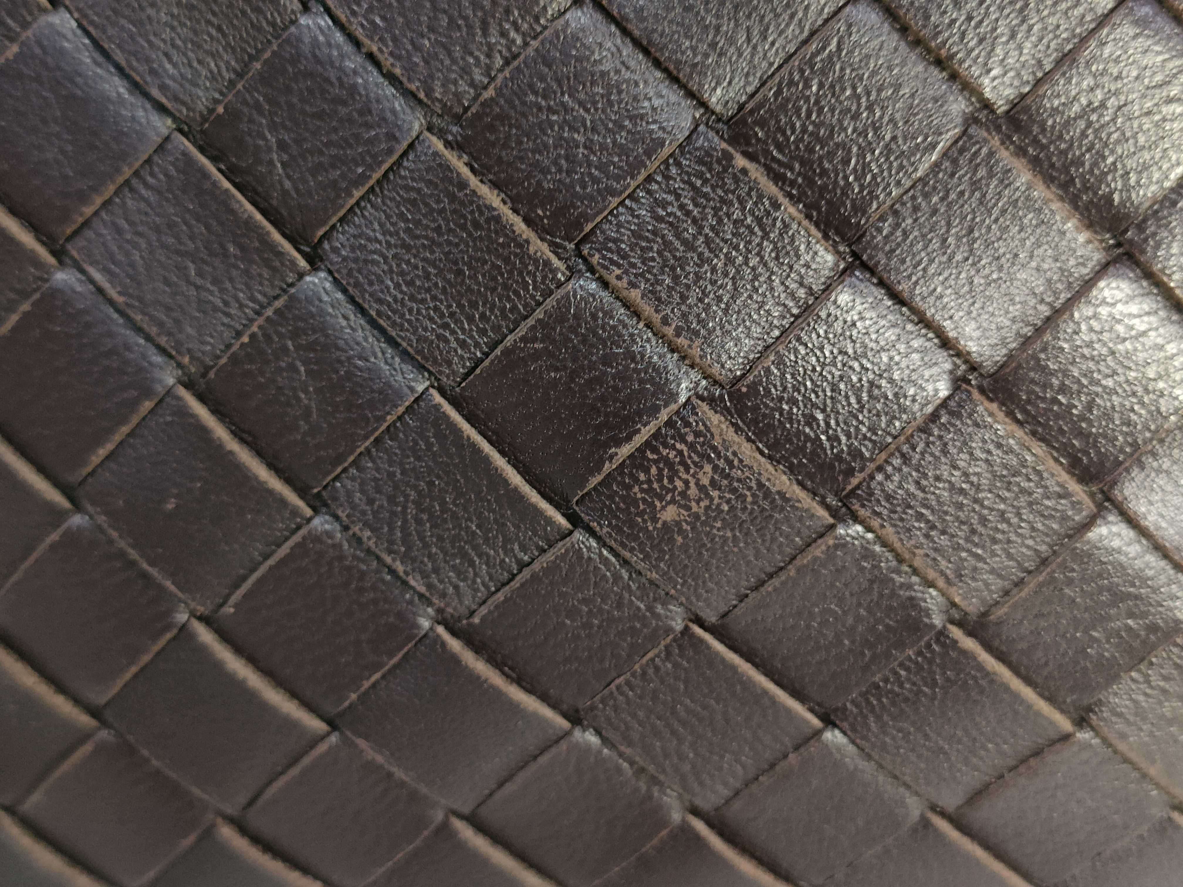 Intrecciato Hobo One-Handle Brown Handbag — view 11