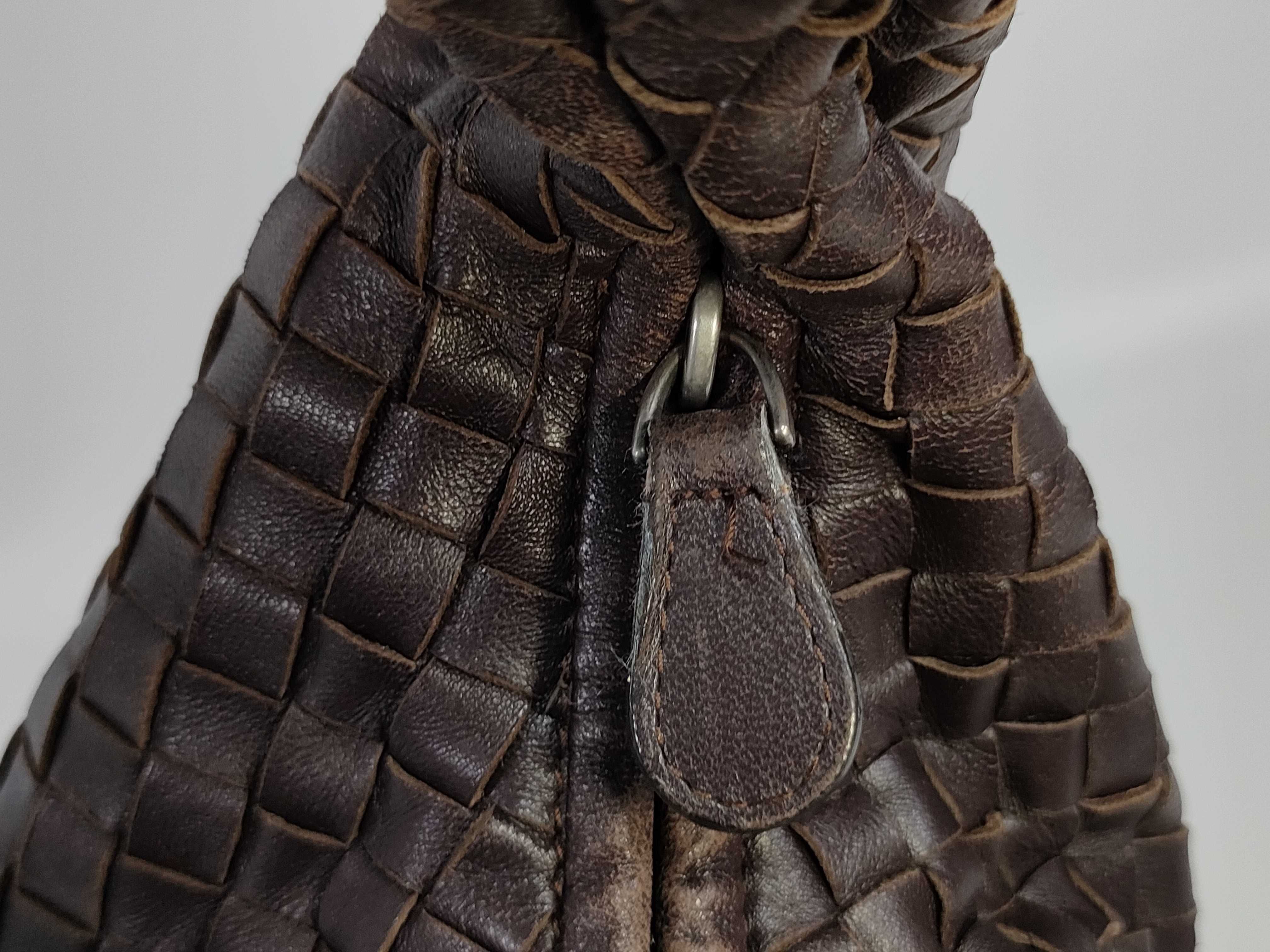 Intrecciato Hobo One-Handle Brown Handbag — view 13
