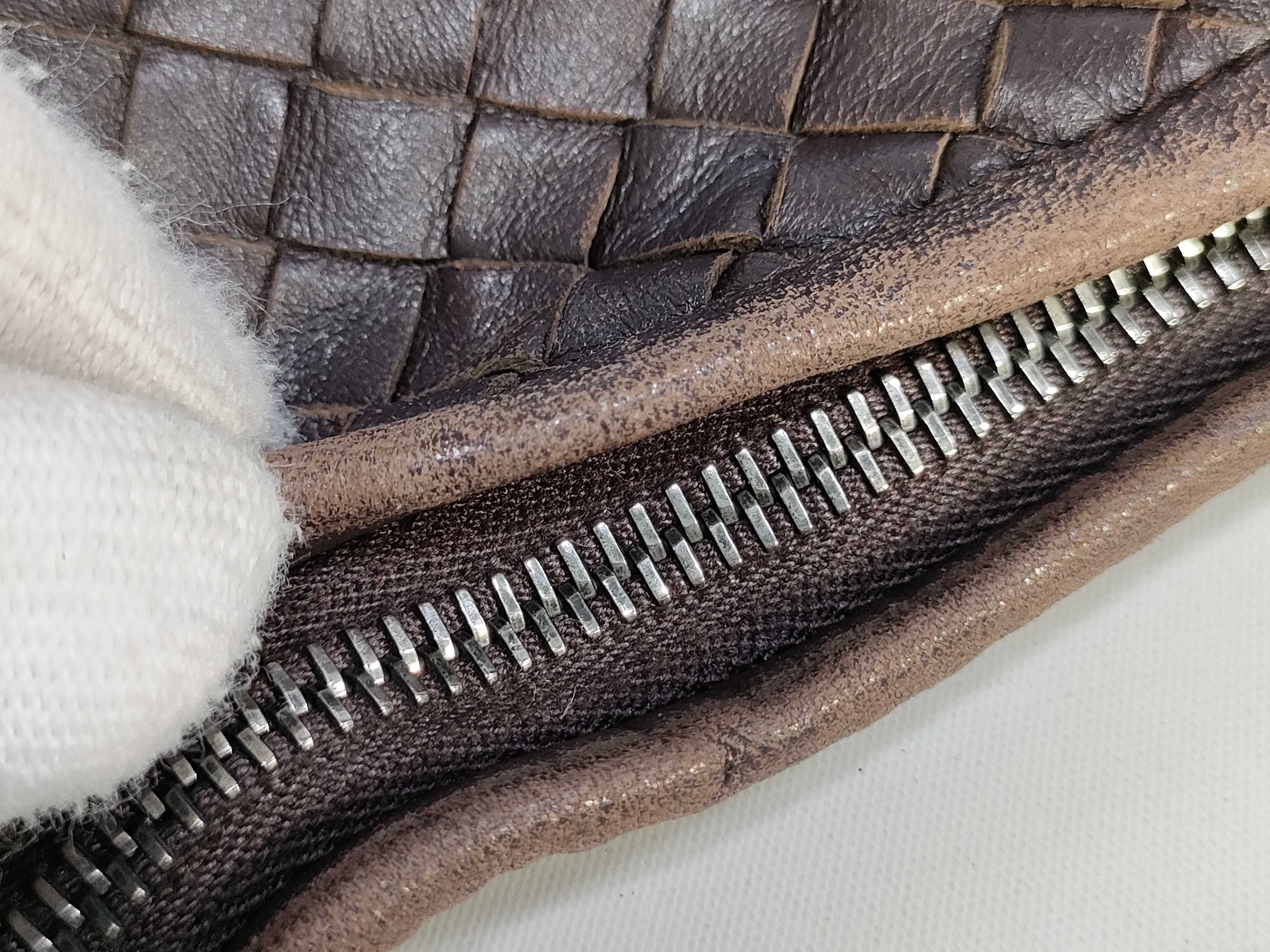 Intrecciato Hobo One-Handle Brown Handbag — view 14