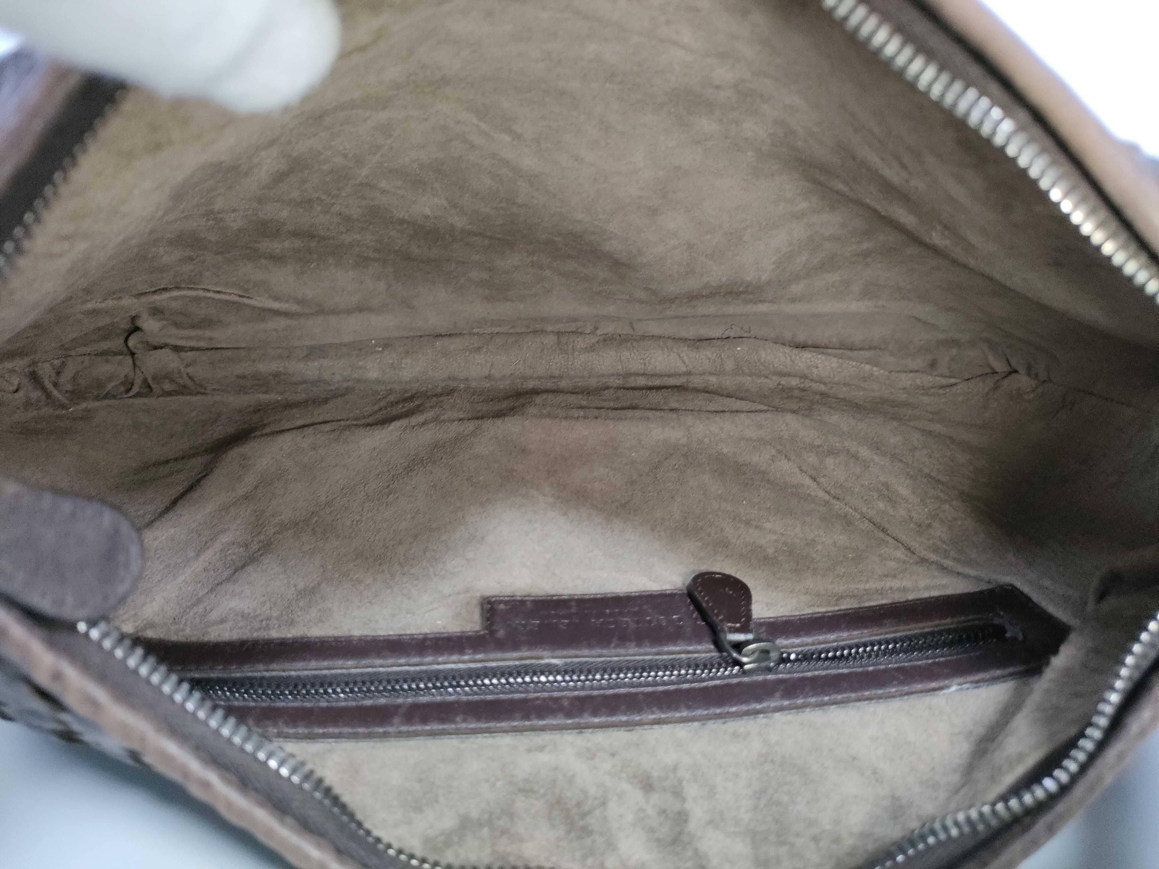 Intrecciato Hobo One-Handle Brown Handbag — view 15