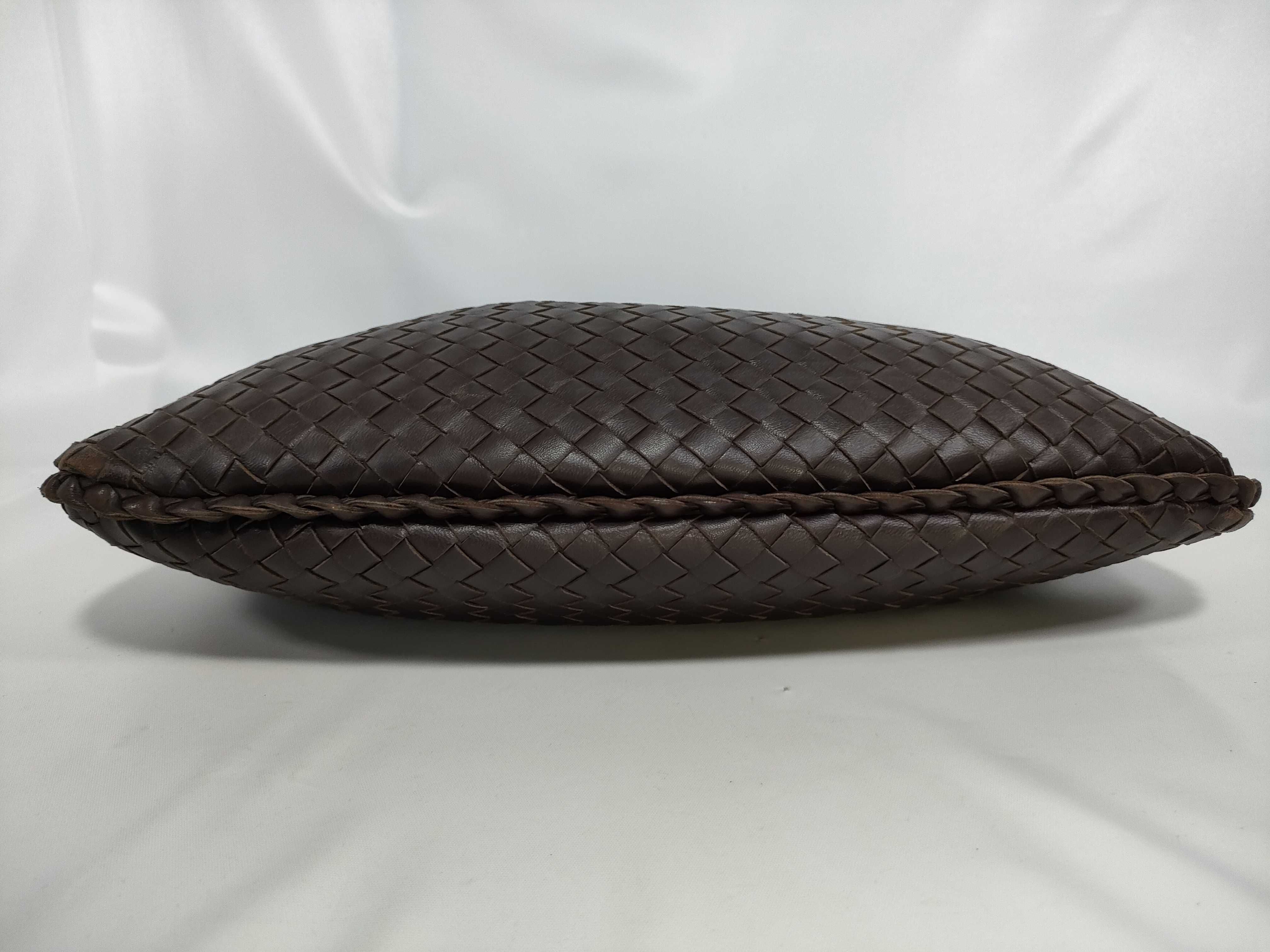 Intrecciato Hobo One-Handle Brown Handbag — view 7