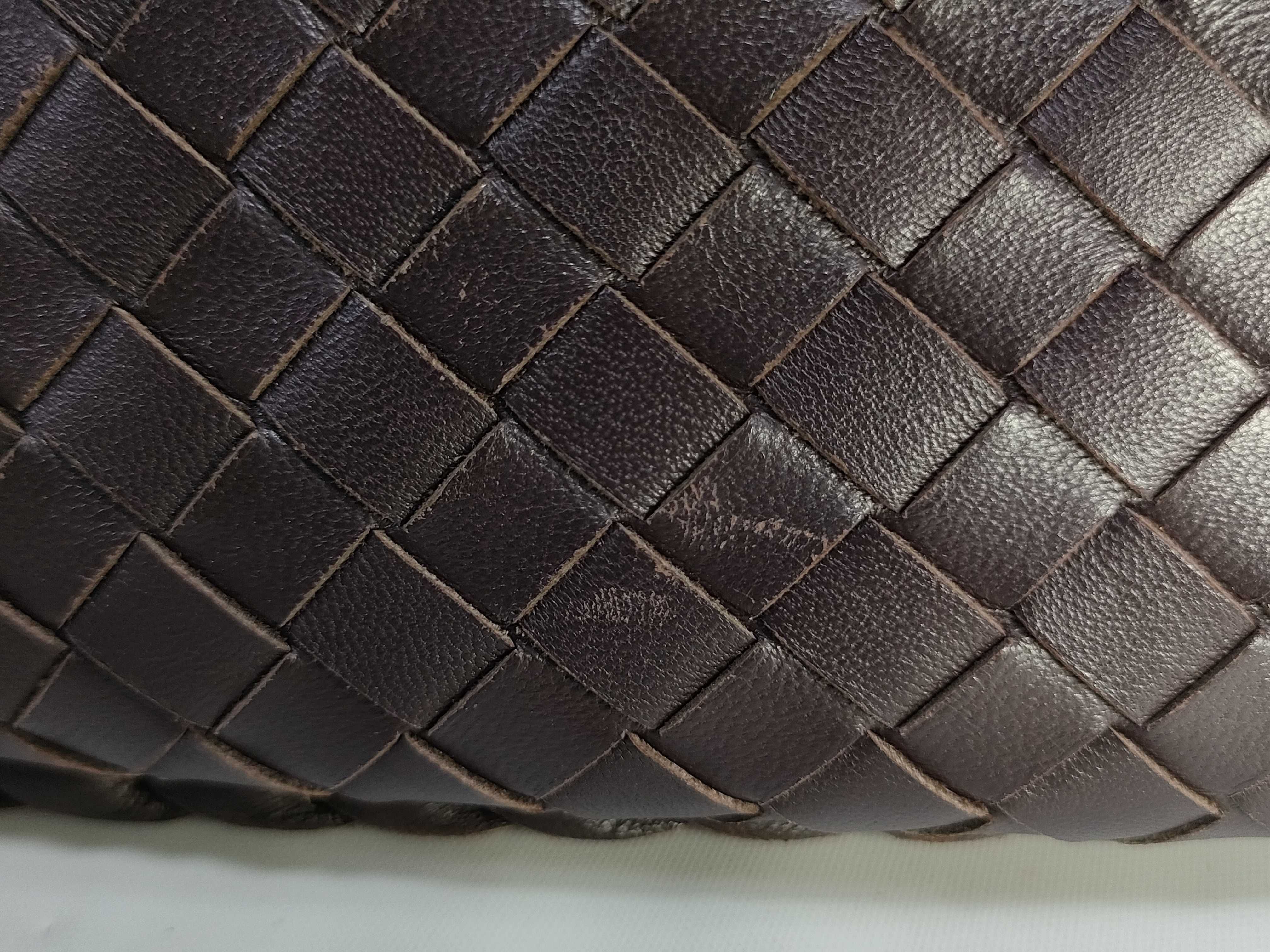 Intrecciato Hobo One-Handle Brown Handbag — view 8