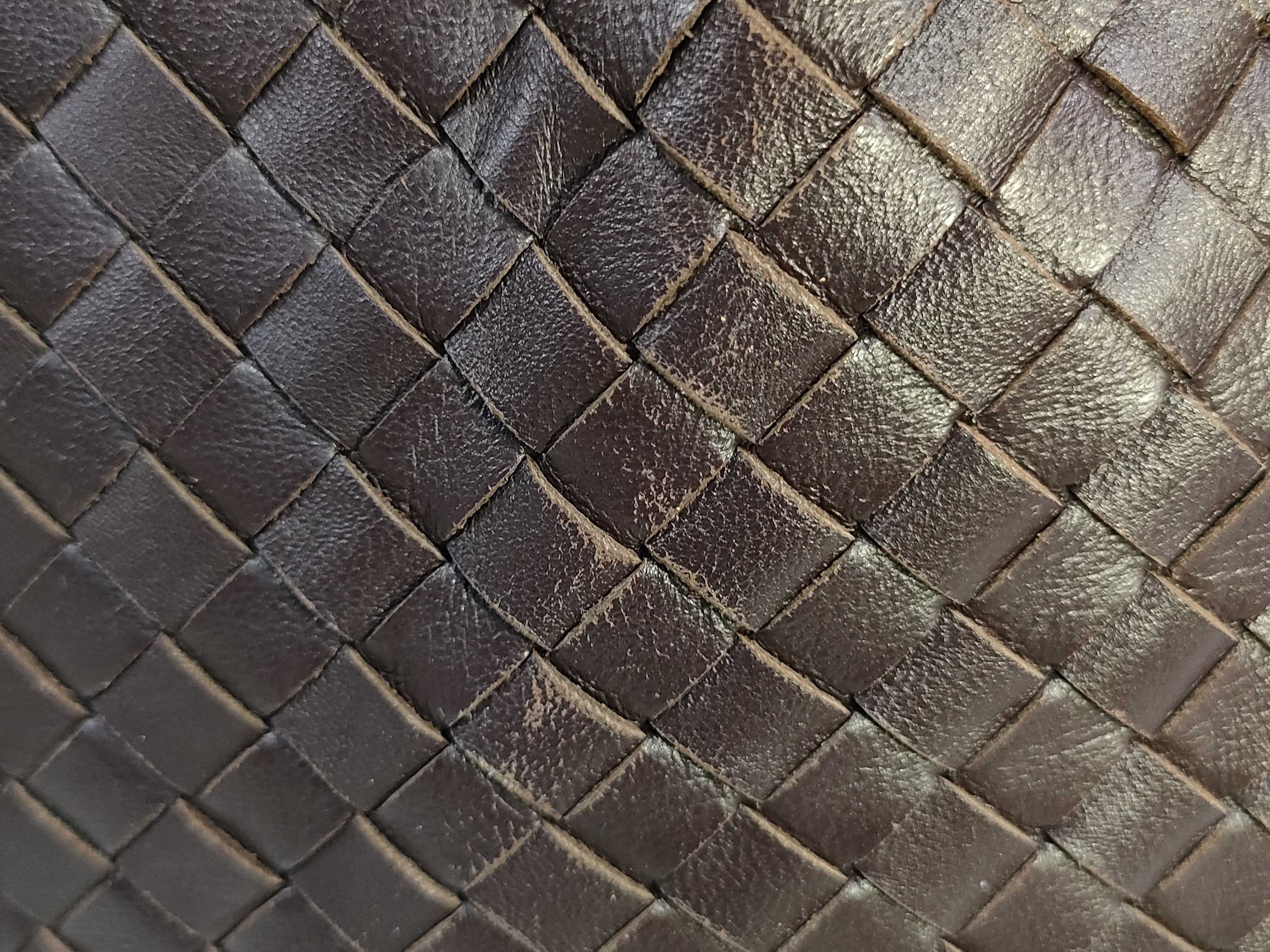 Intrecciato Hobo One-Handle Brown Handbag — view 10