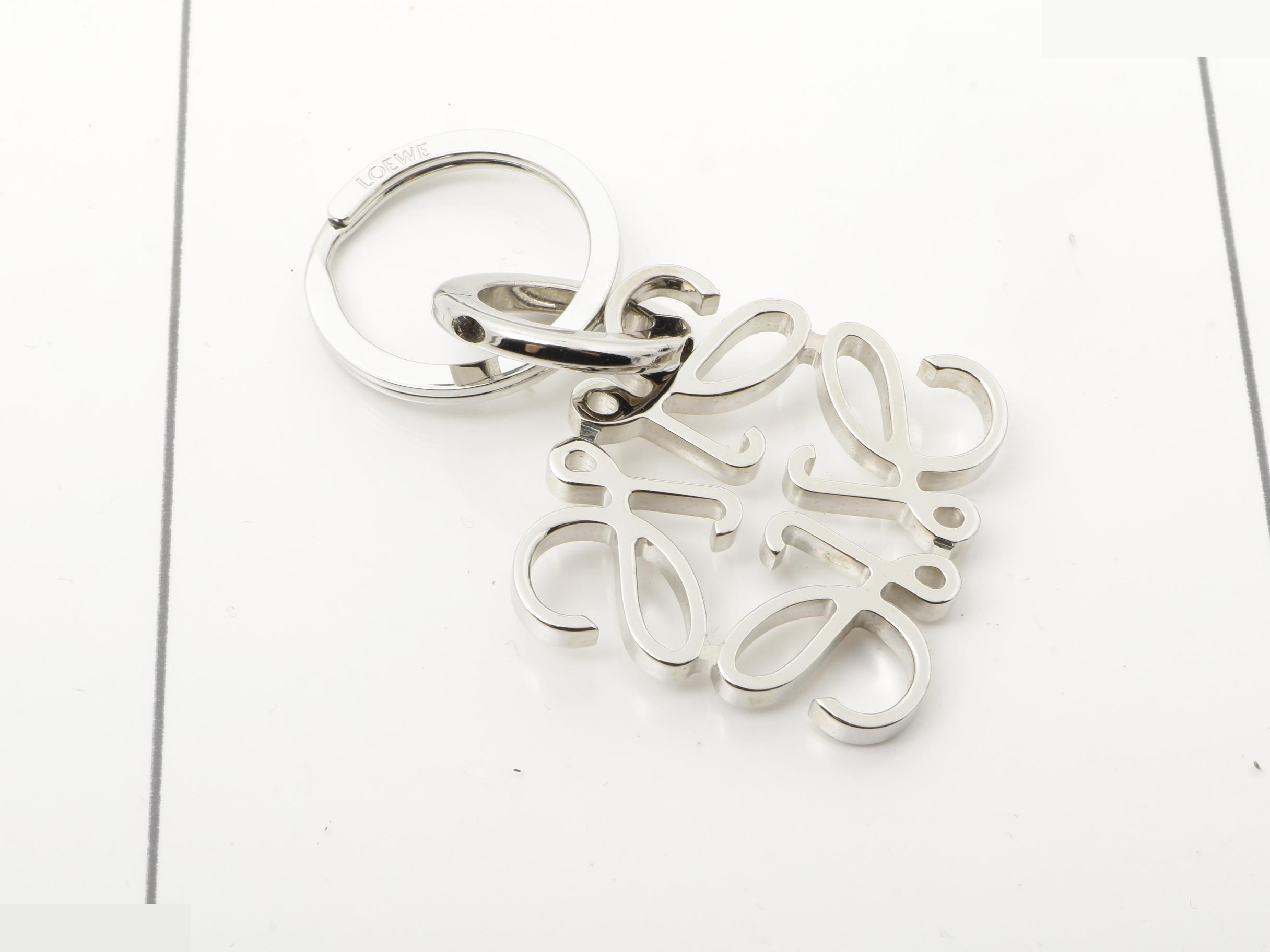 Other items: Small accessories, phone straps, keychains — view 2