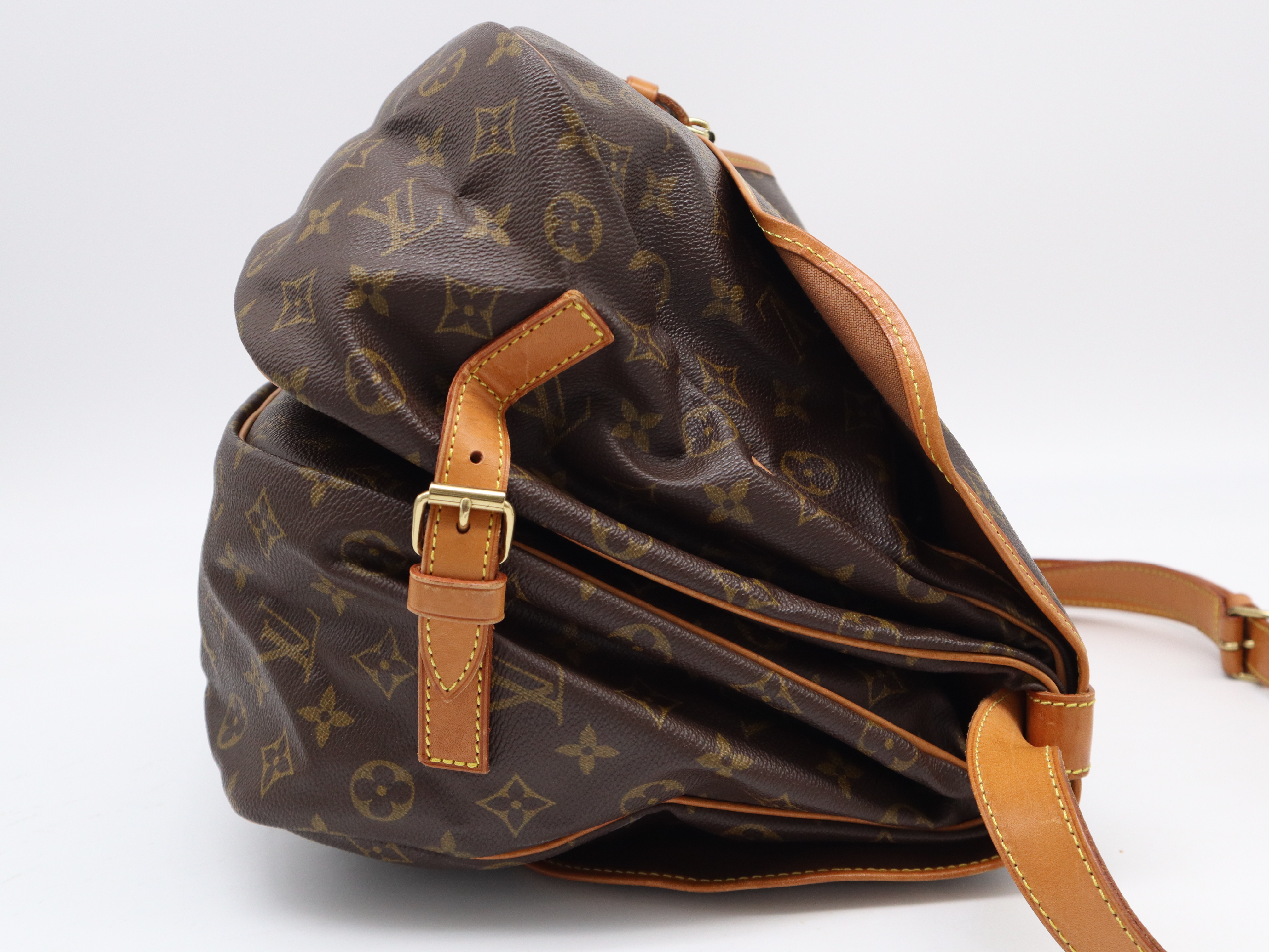 M42254 Monogram Saumur 35 Shoulder Bag — view 4