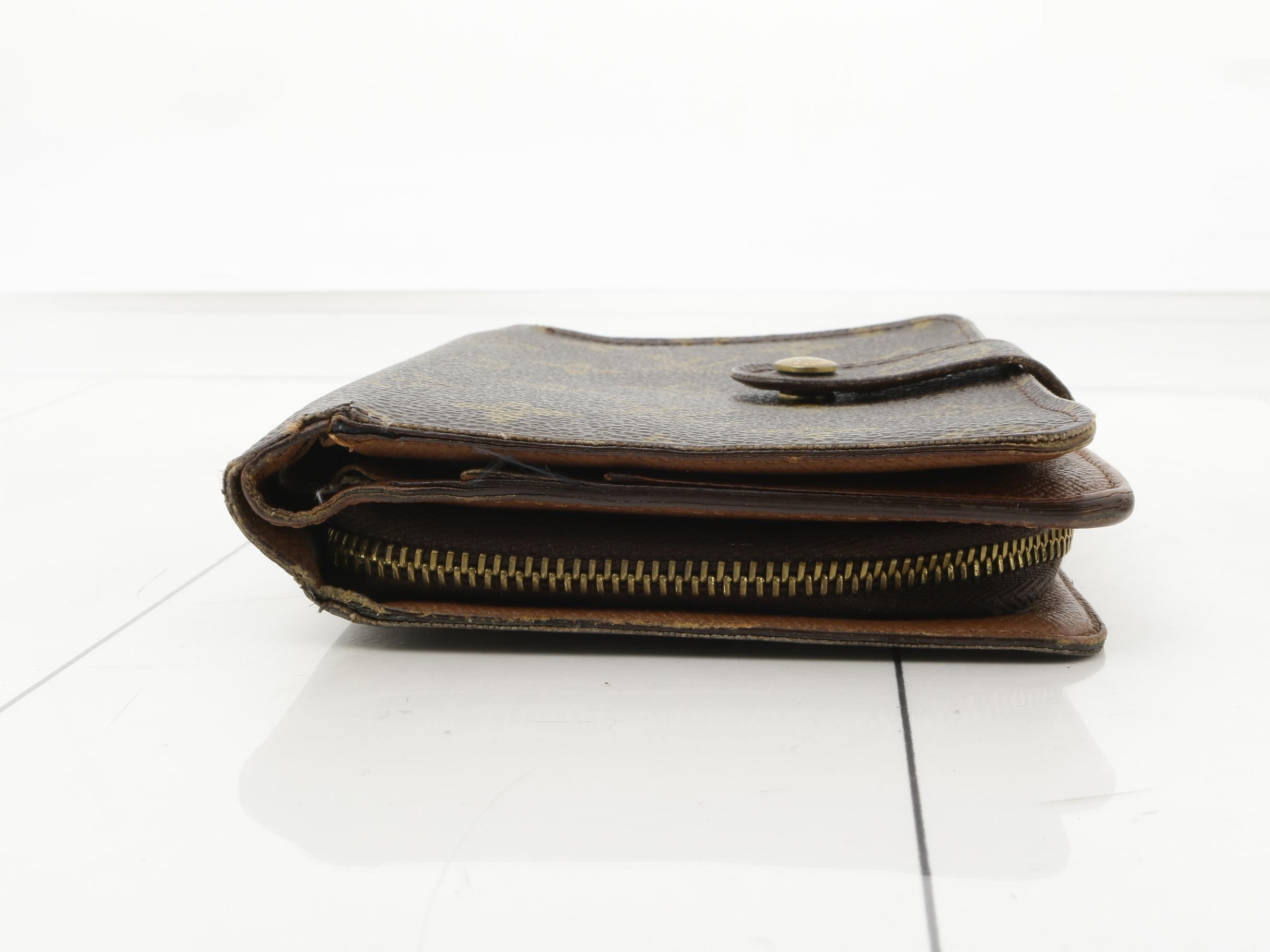 wallet — view 3
