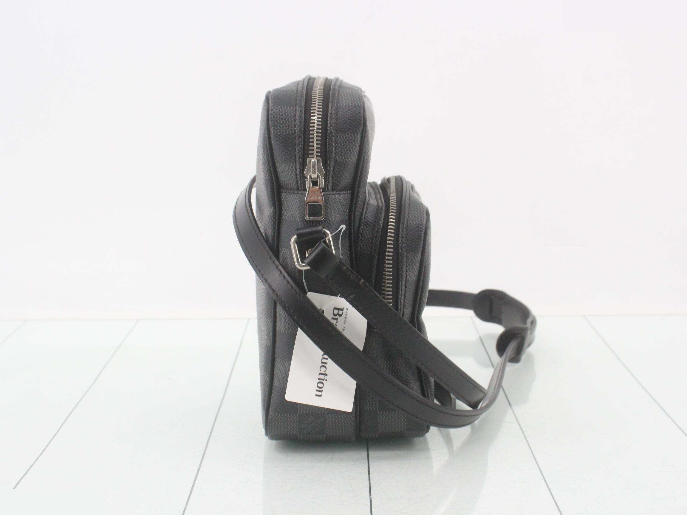Damier Graphite Shoulder Bag Rem — view 4