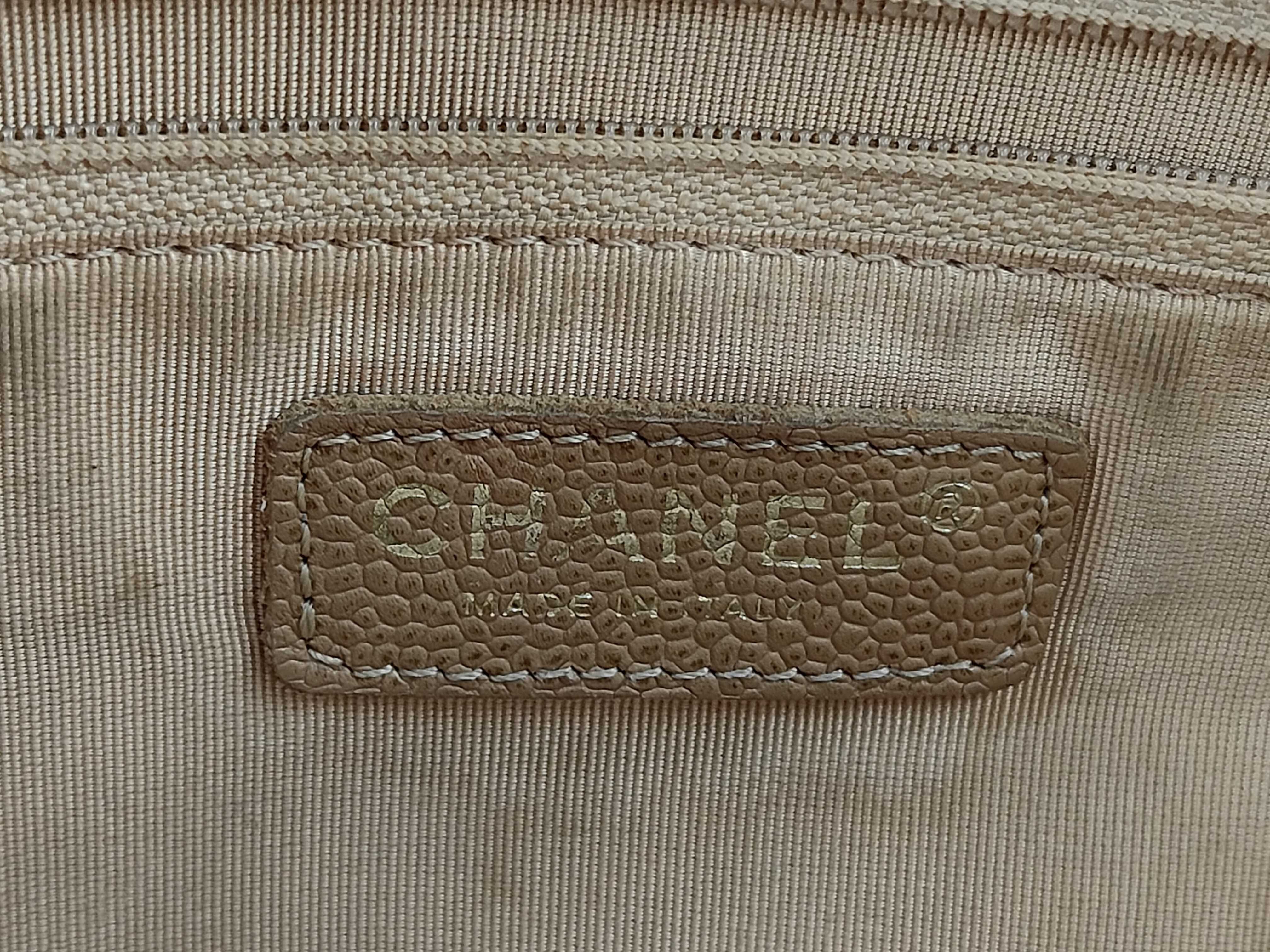 (Chanel) Series 8 Caviar Skin Matelassé Large Coco GST Gold Hardware Leather Chain Tote Bag — view 10