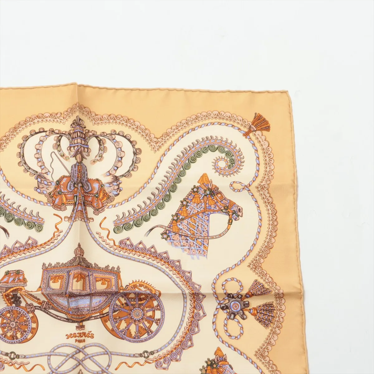 Carre 90 PAPEROLES Carriage and Nobility Scarf Silk Beige — view 3