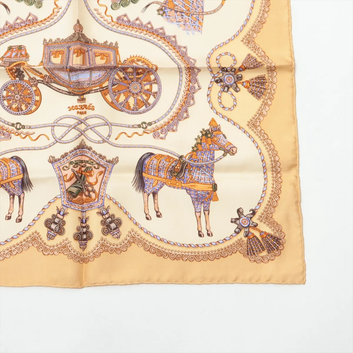 Carre 90 PAPEROLES Carriage and Nobility Scarf Silk Beige — view 4