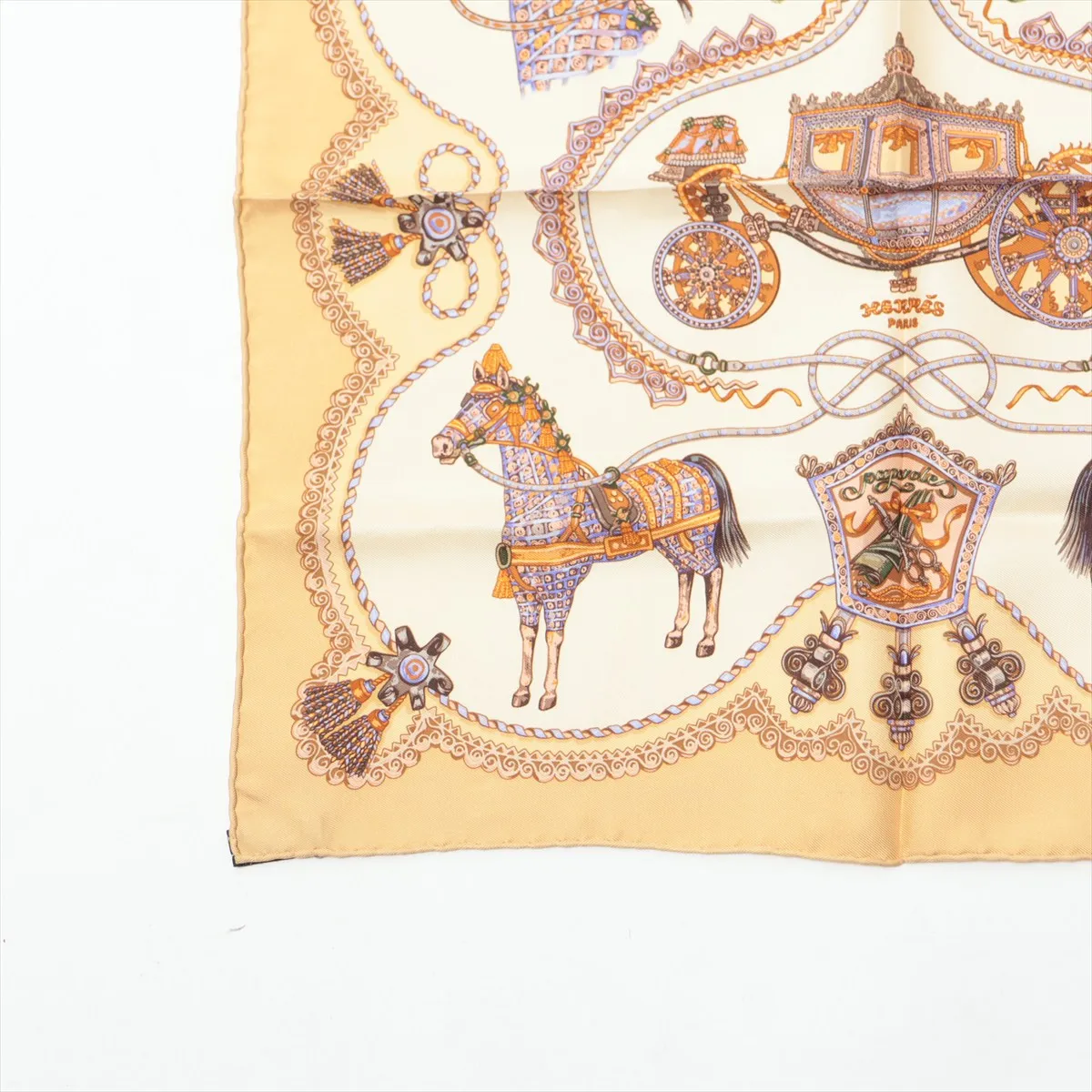 Carre 90 PAPEROLES Carriage and Nobility Scarf Silk Beige — view 5
