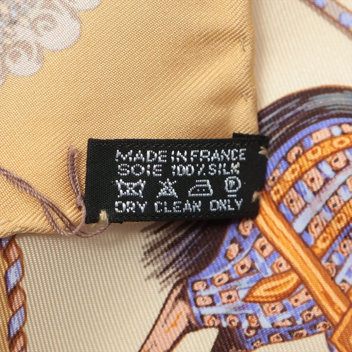 Carre 90 PAPEROLES Carriage and Nobility Scarf Silk Beige — view 7