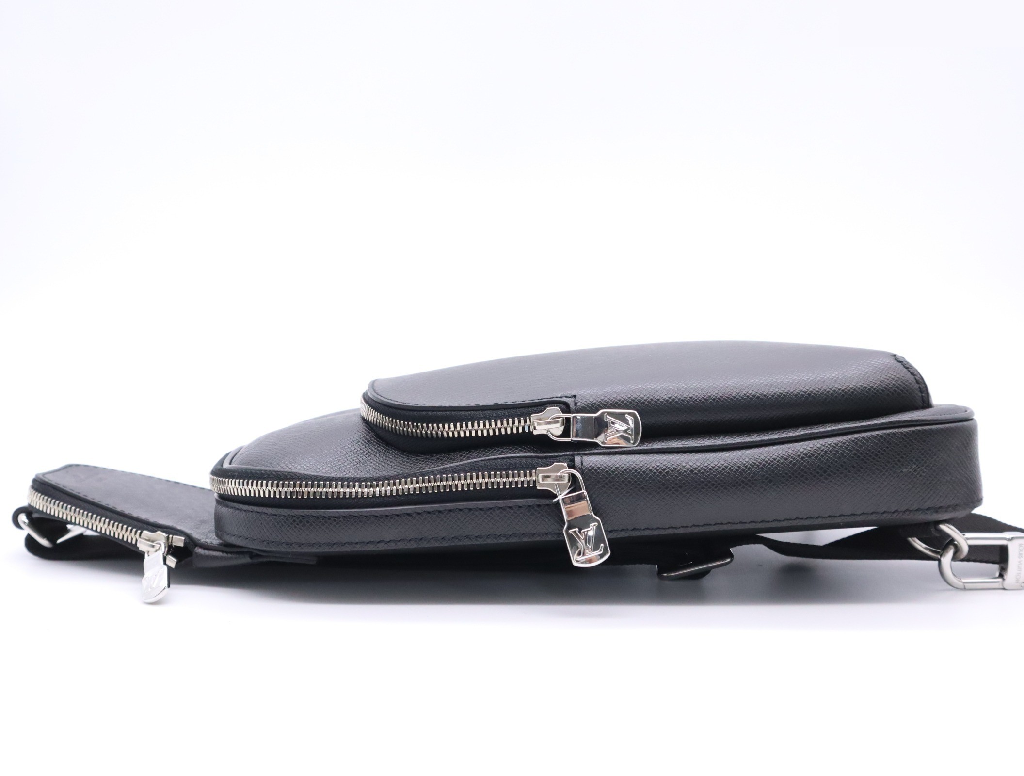 M30863 Taiga Avenue Sling Bag Noir RFID reaction confirmed — view 3