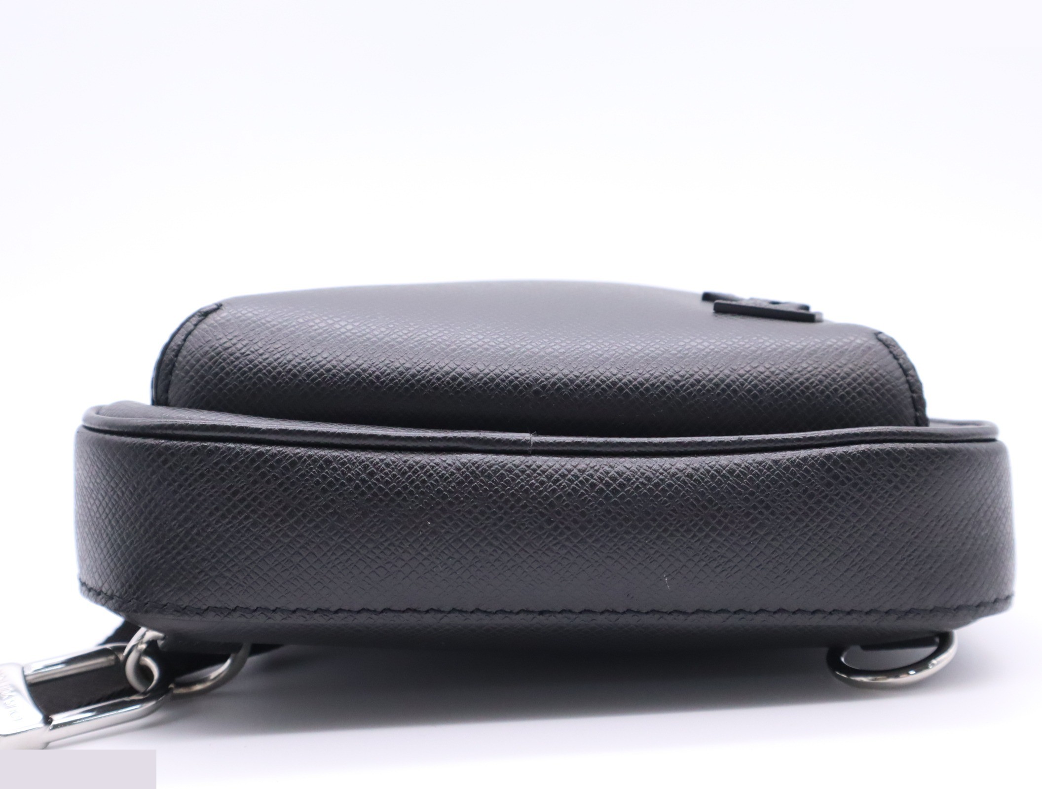 M30863 Taiga Avenue Sling Bag Noir RFID reaction confirmed — view 4