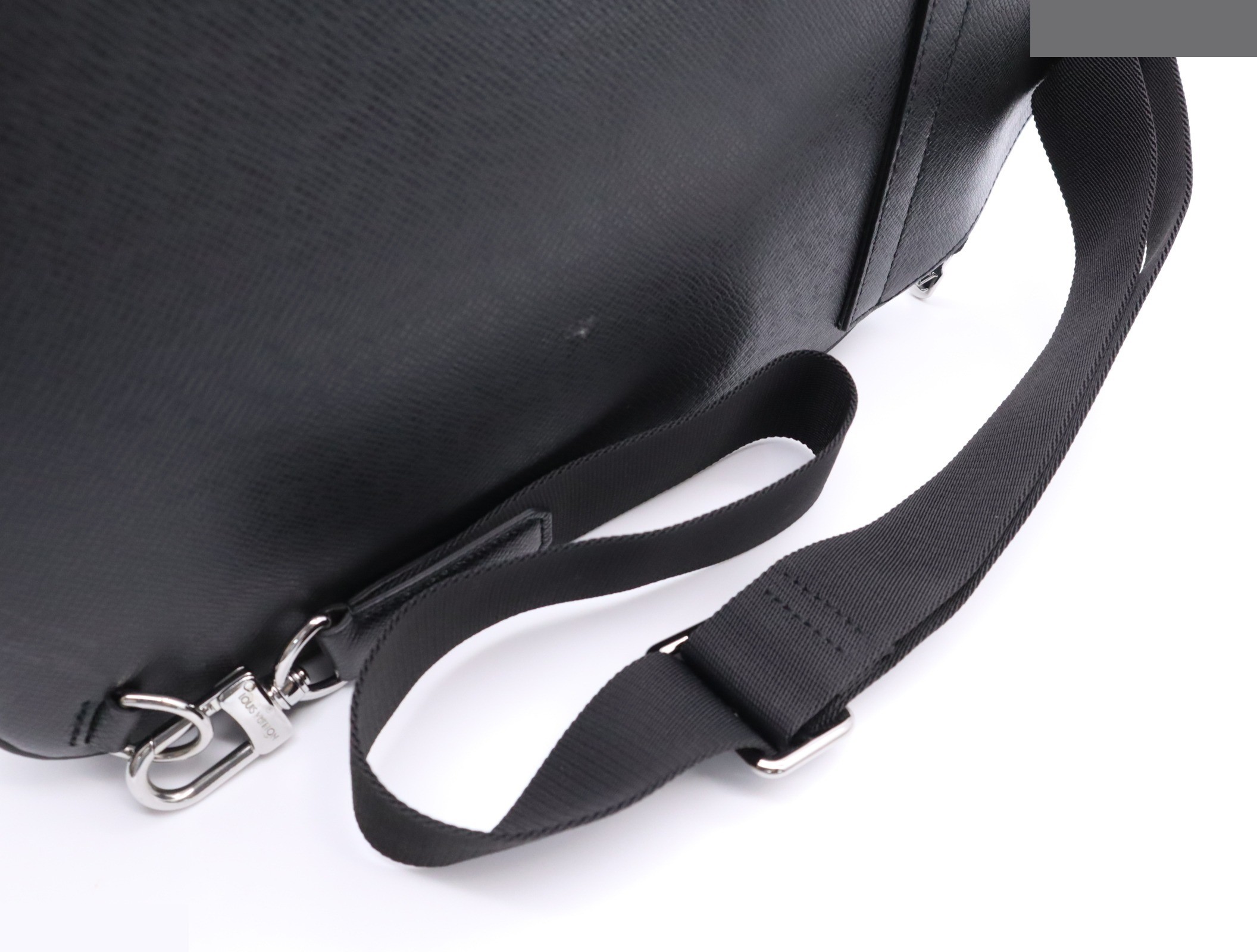 M30863 Taiga Avenue Sling Bag Noir RFID reaction confirmed — view 6