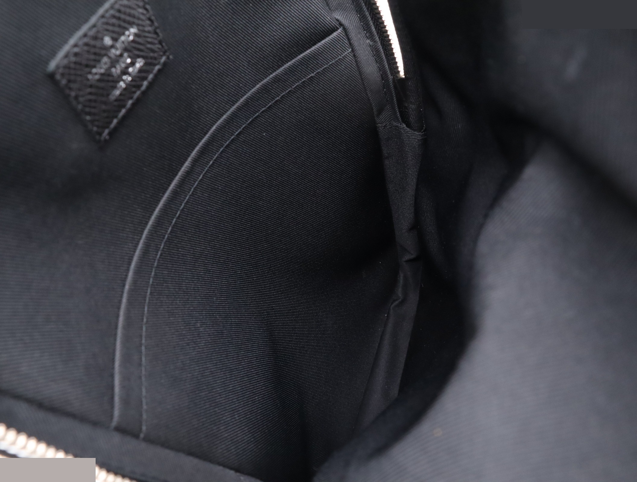 M30863 Taiga Avenue Sling Bag Noir RFID reaction confirmed — view 7