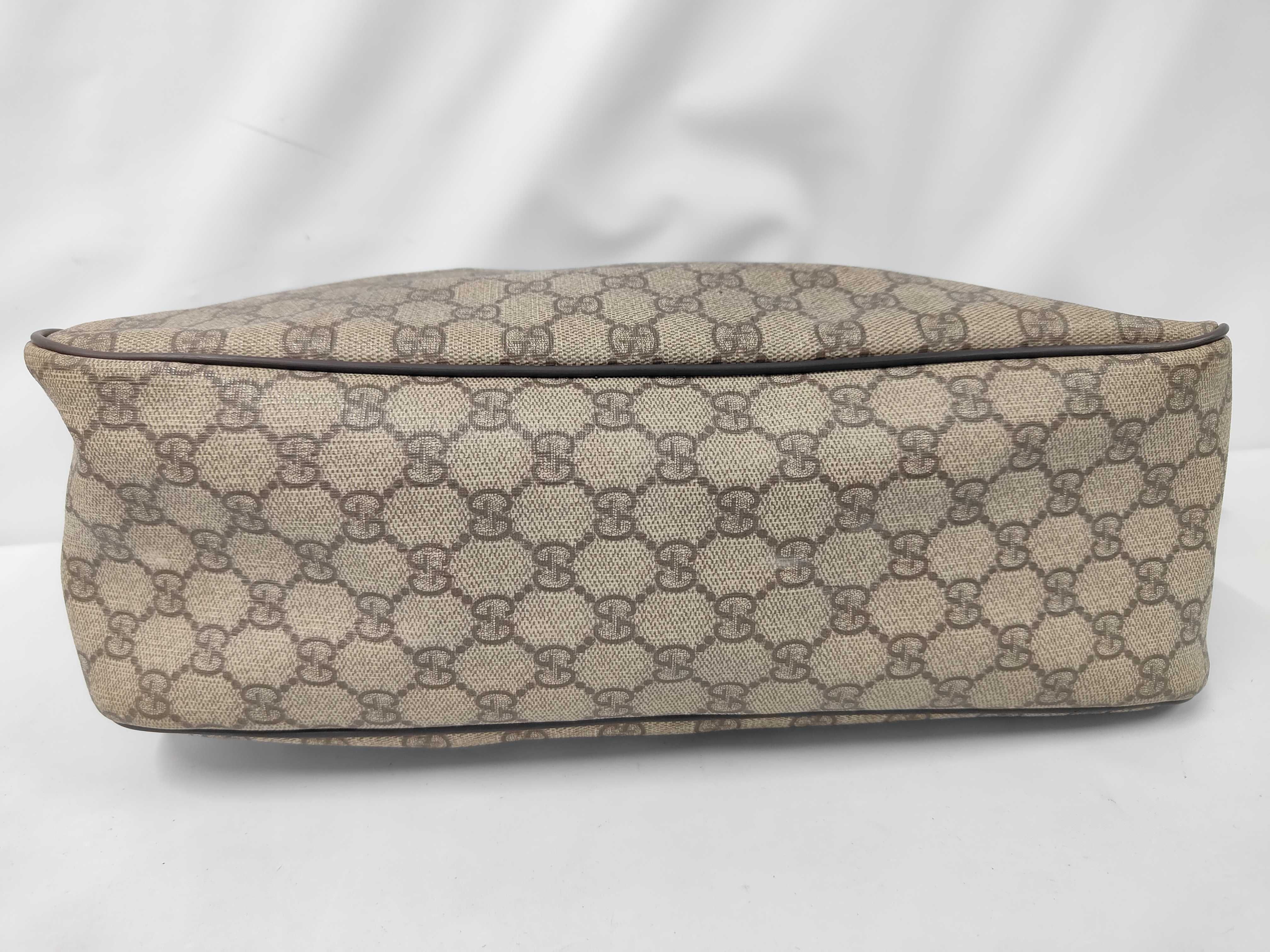 GG Supreme Shoulder Bag — view 3