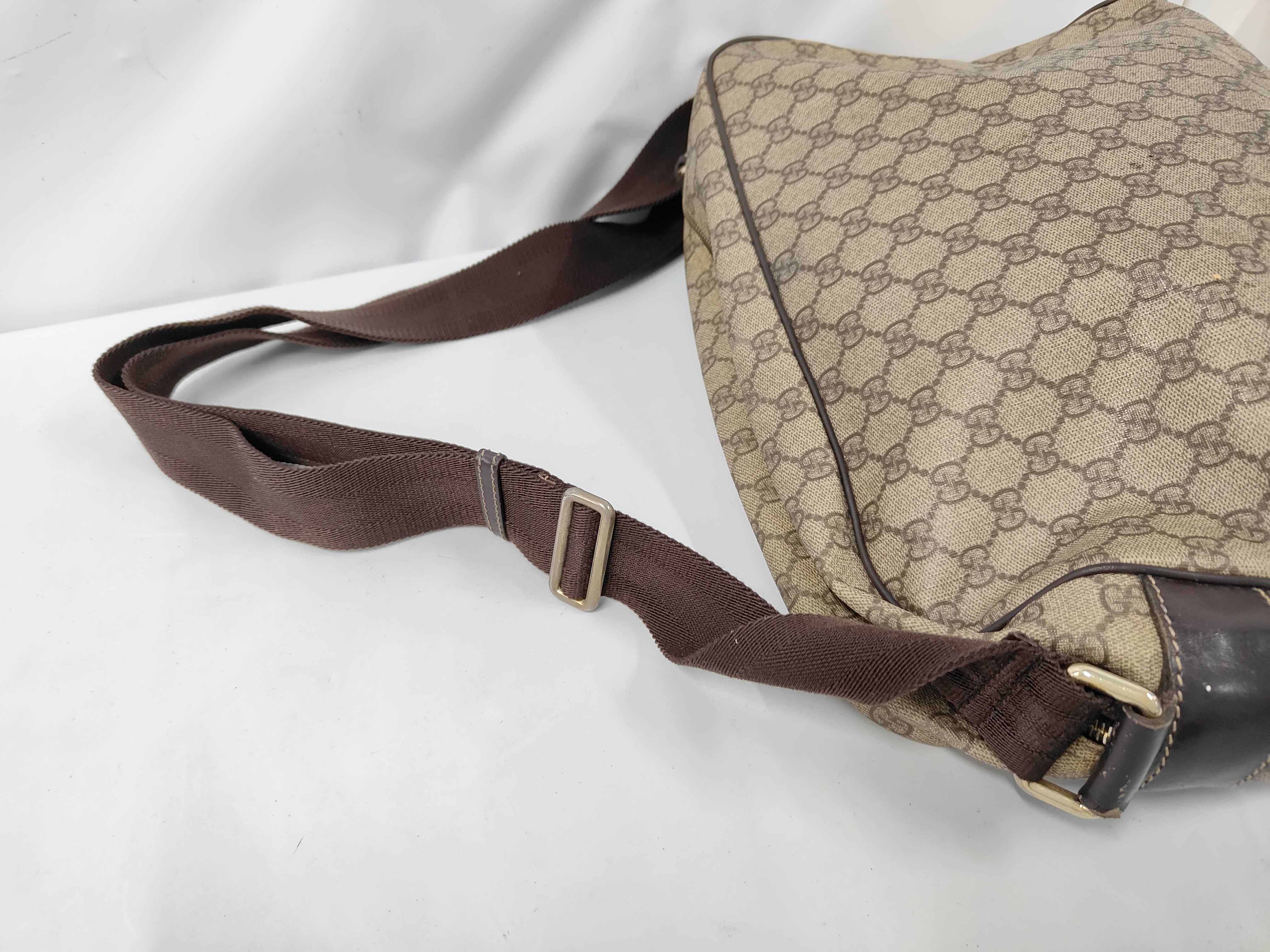 GG Supreme Shoulder Bag — view 5