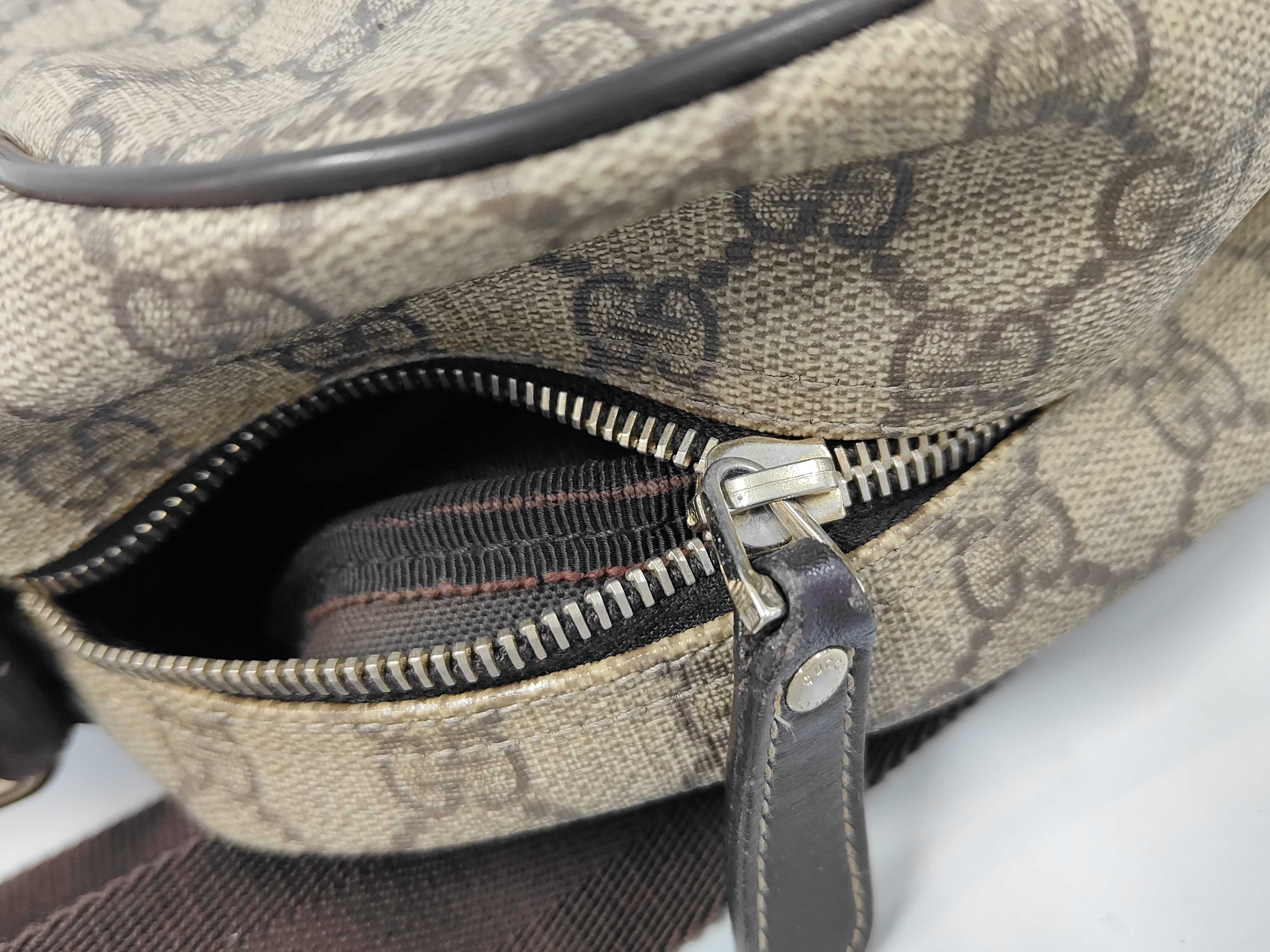 GG Supreme Shoulder Bag — view 8