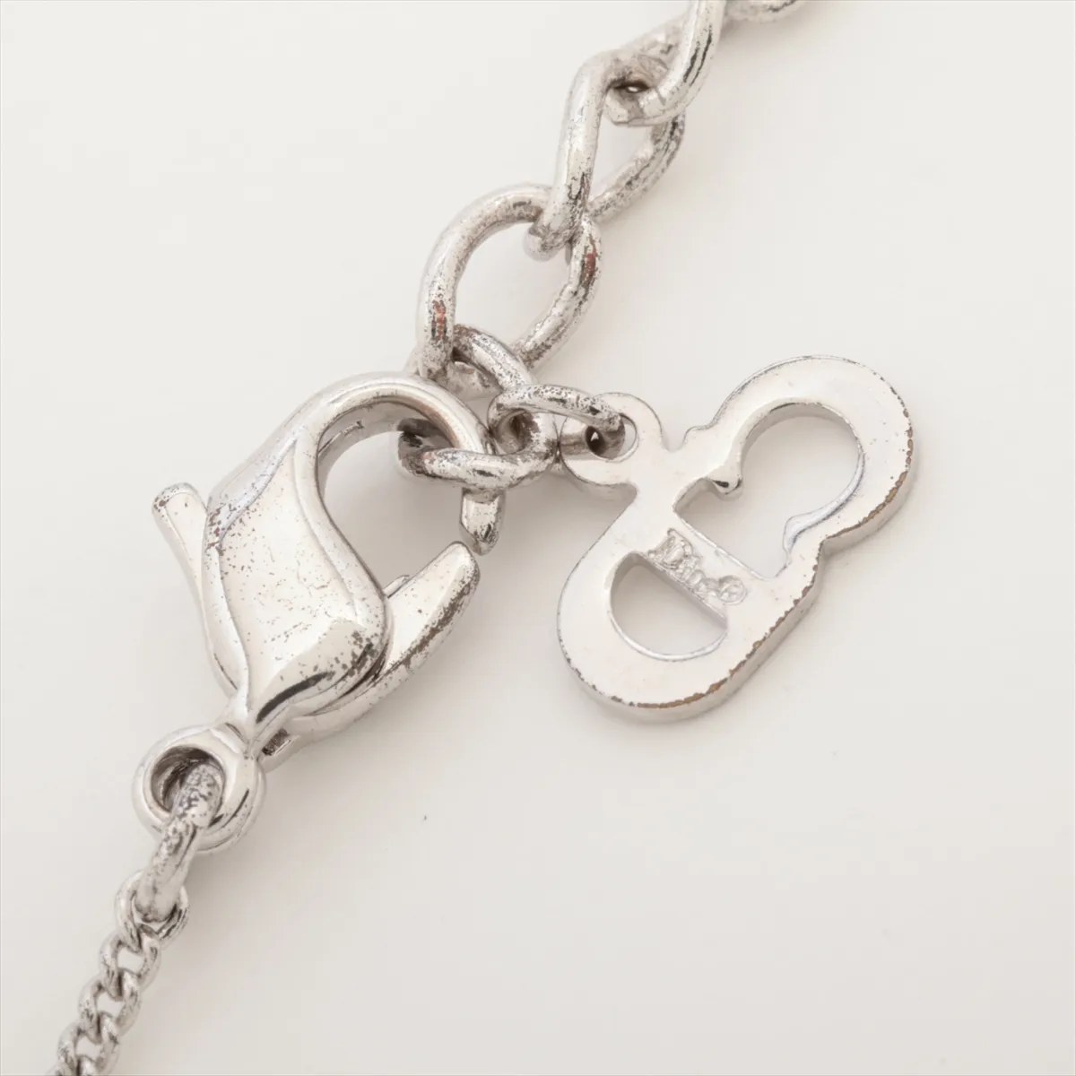 CD logo necklace, metal, silver, dents, — view 4
