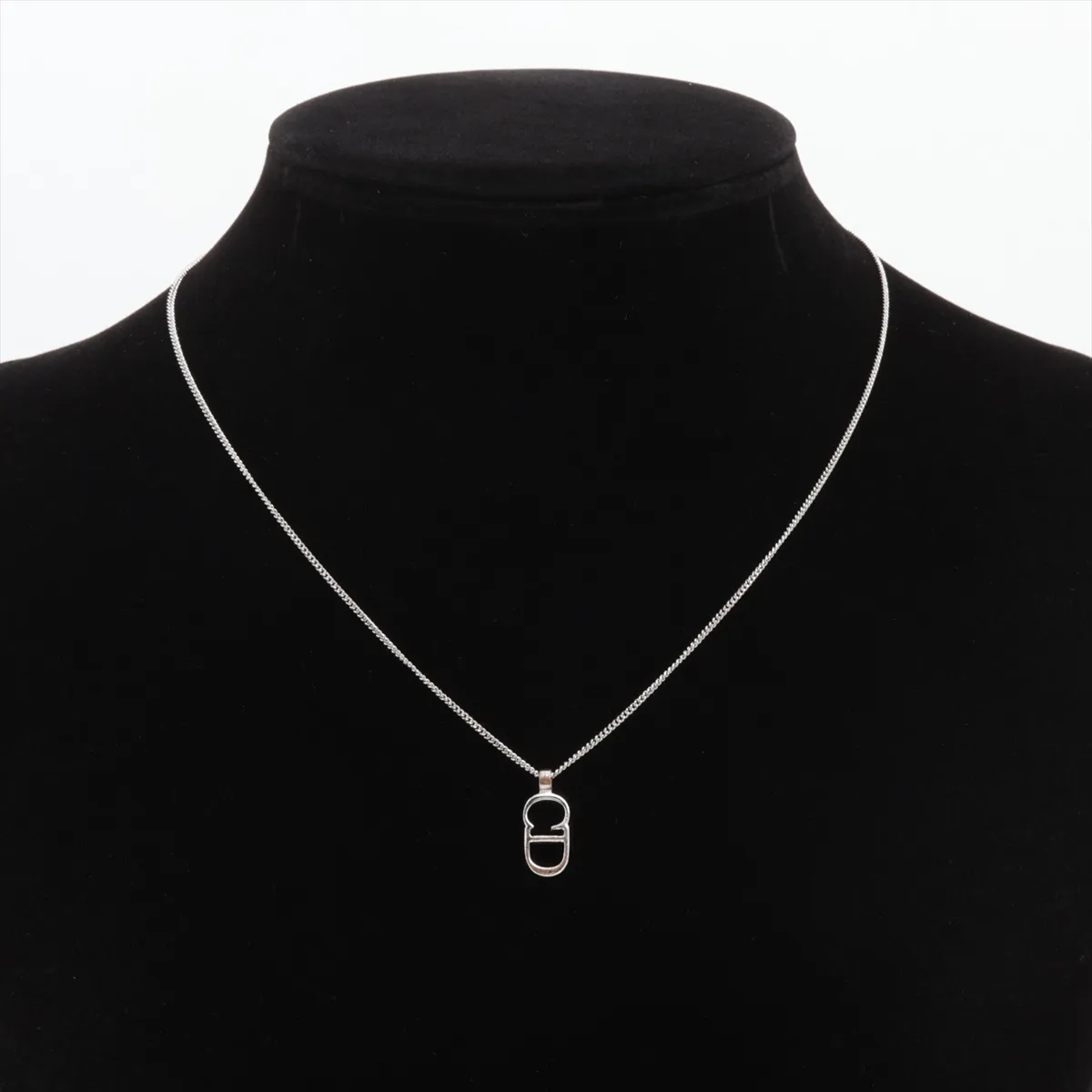 CD logo necklace, metal, silver, dents, — view 5