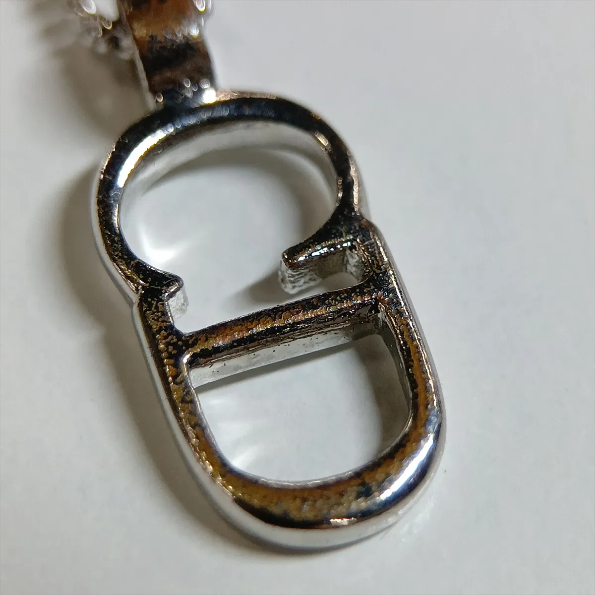 CD logo necklace, metal, silver, dents, — view 7