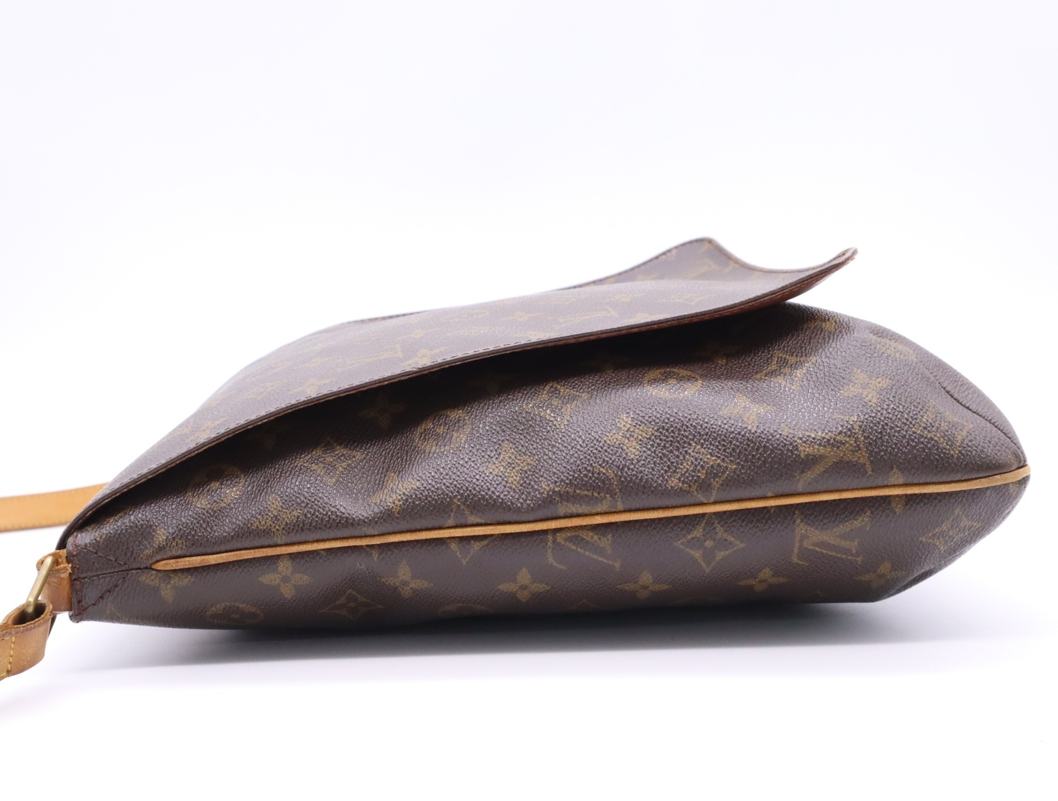 Musette — view 3