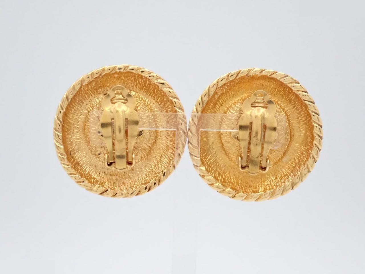 pearl earrings, gold color. — view 2