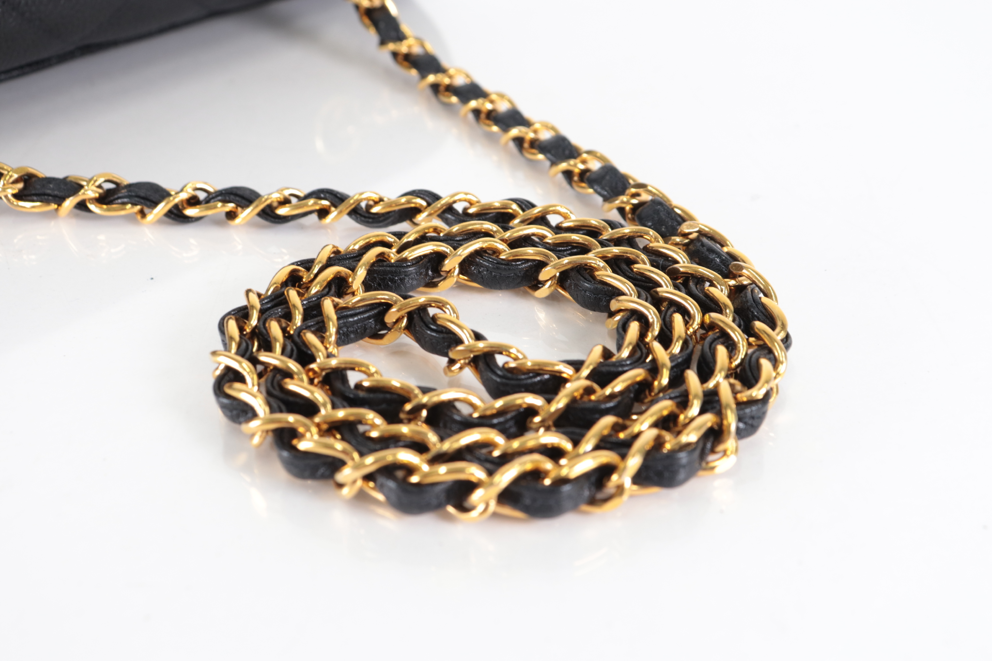 Diana 25 Caviar Chain Shoulder Bag (Serial No. 5) — view 7