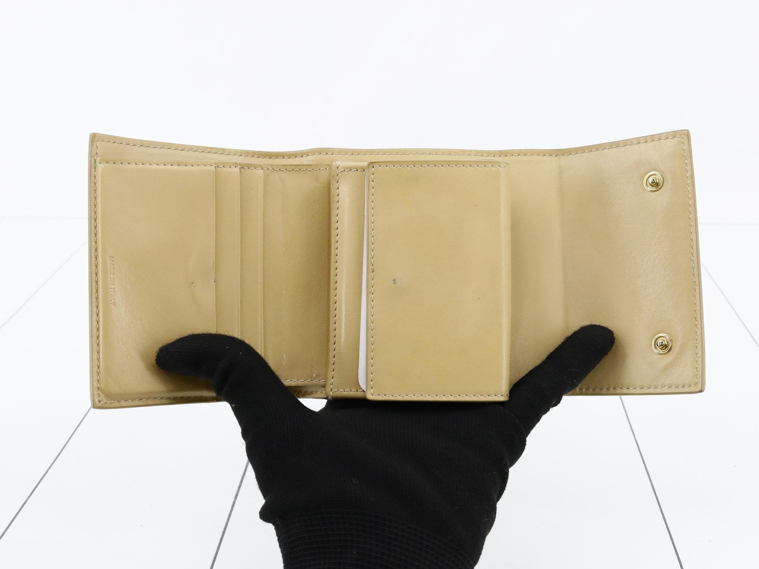 Tri-fold wallet, beige — view 4