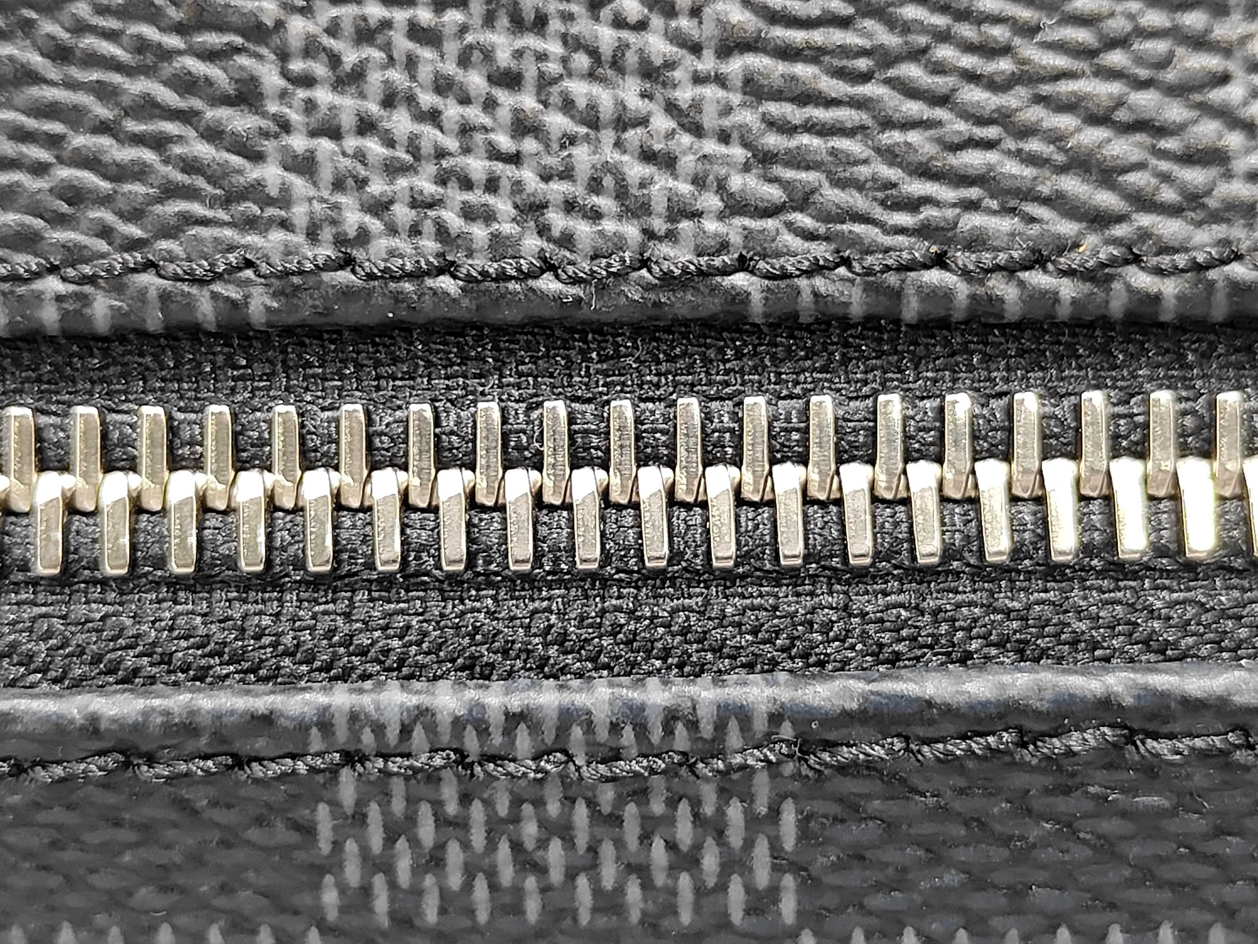 Damier Graphite Roadster 50 N48189 Boston Bag — view 9